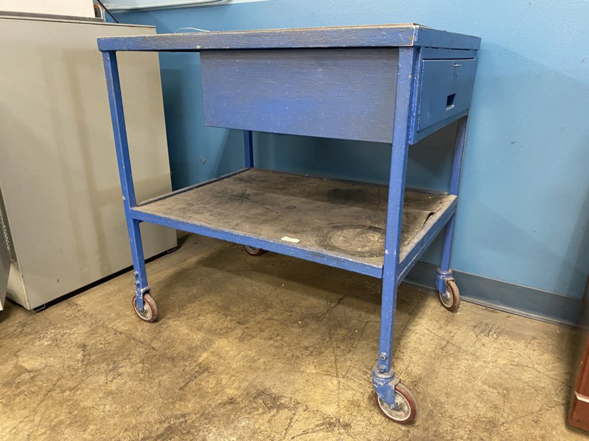 33" x 24" Rolling Shop Cart