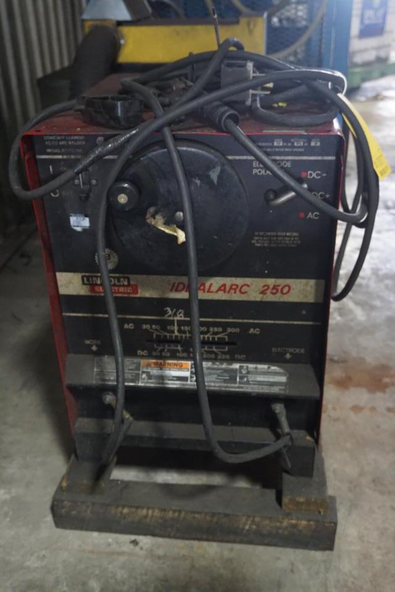 LINCOLN IDEALARC 250 WELDER