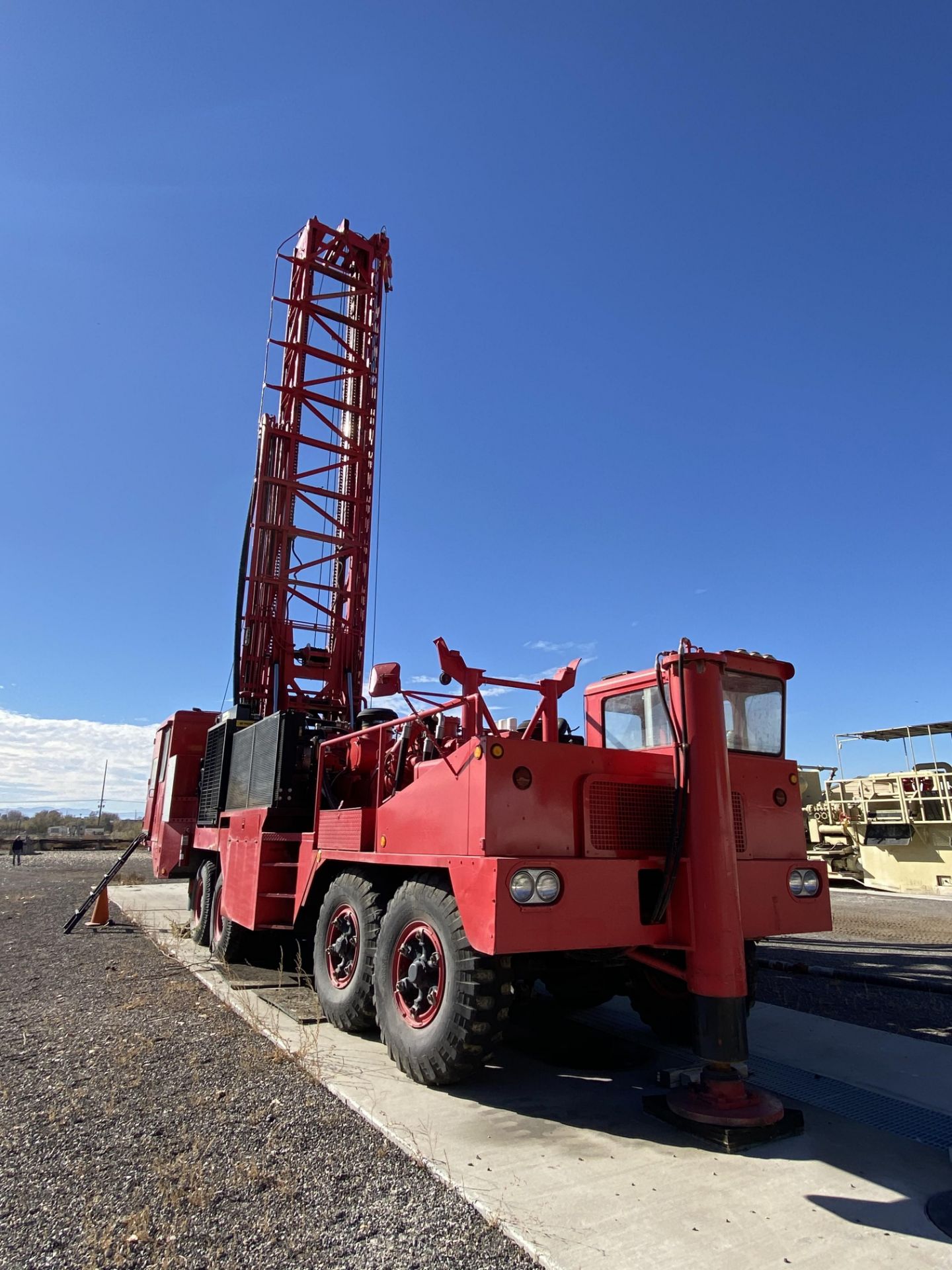 Hendrickson model- D-OH Vertical Workover Drilling Rig - Image 9 of 19