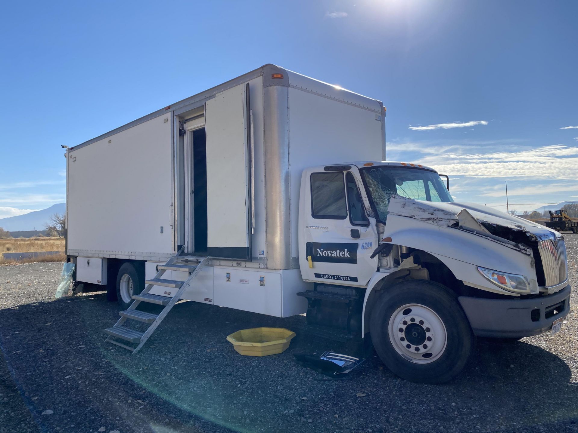 International Truck 4300 DT466 w/ Command Station and Contents Plate Y87 2BF