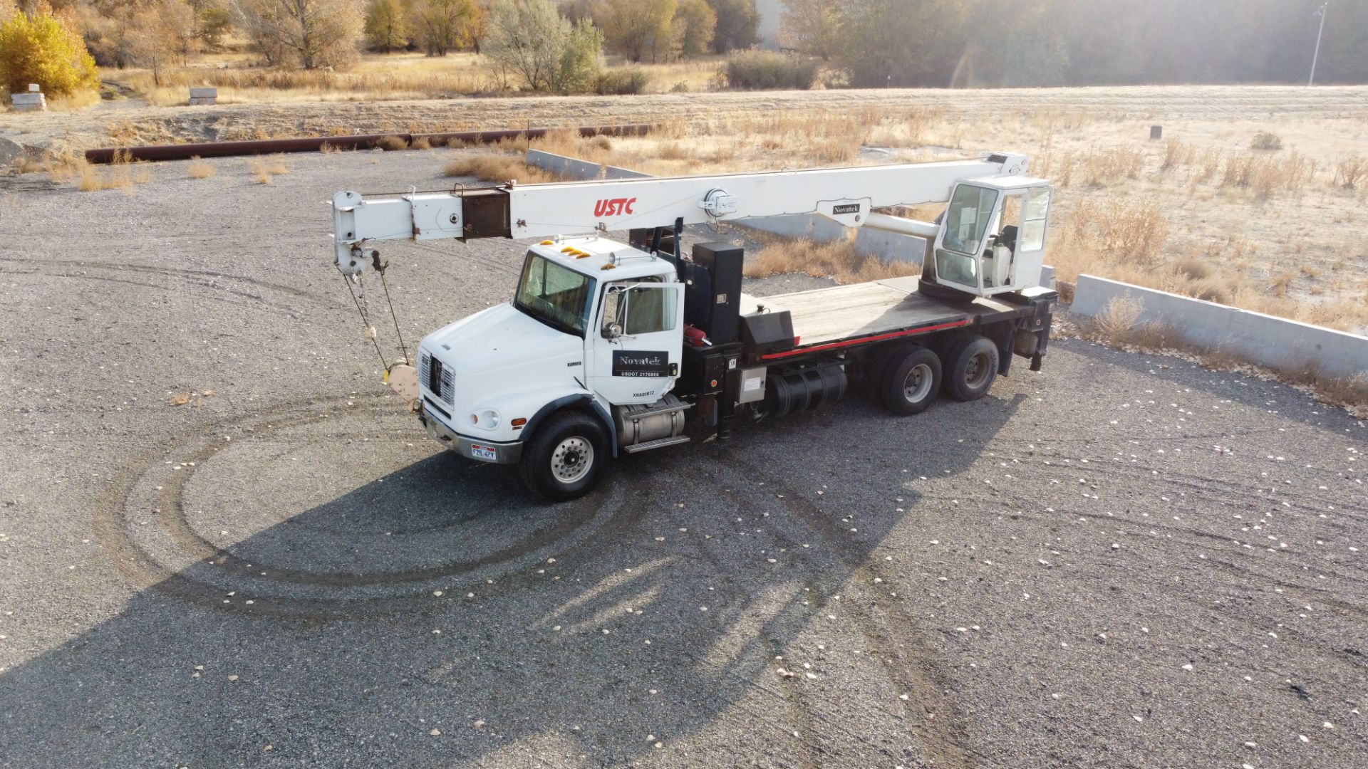 Freightliner Crane Newpark w/ USTC 28l Crane, 28 Ton Capacity, 1FVXTEDB7XA01973 - Image 5 of 7