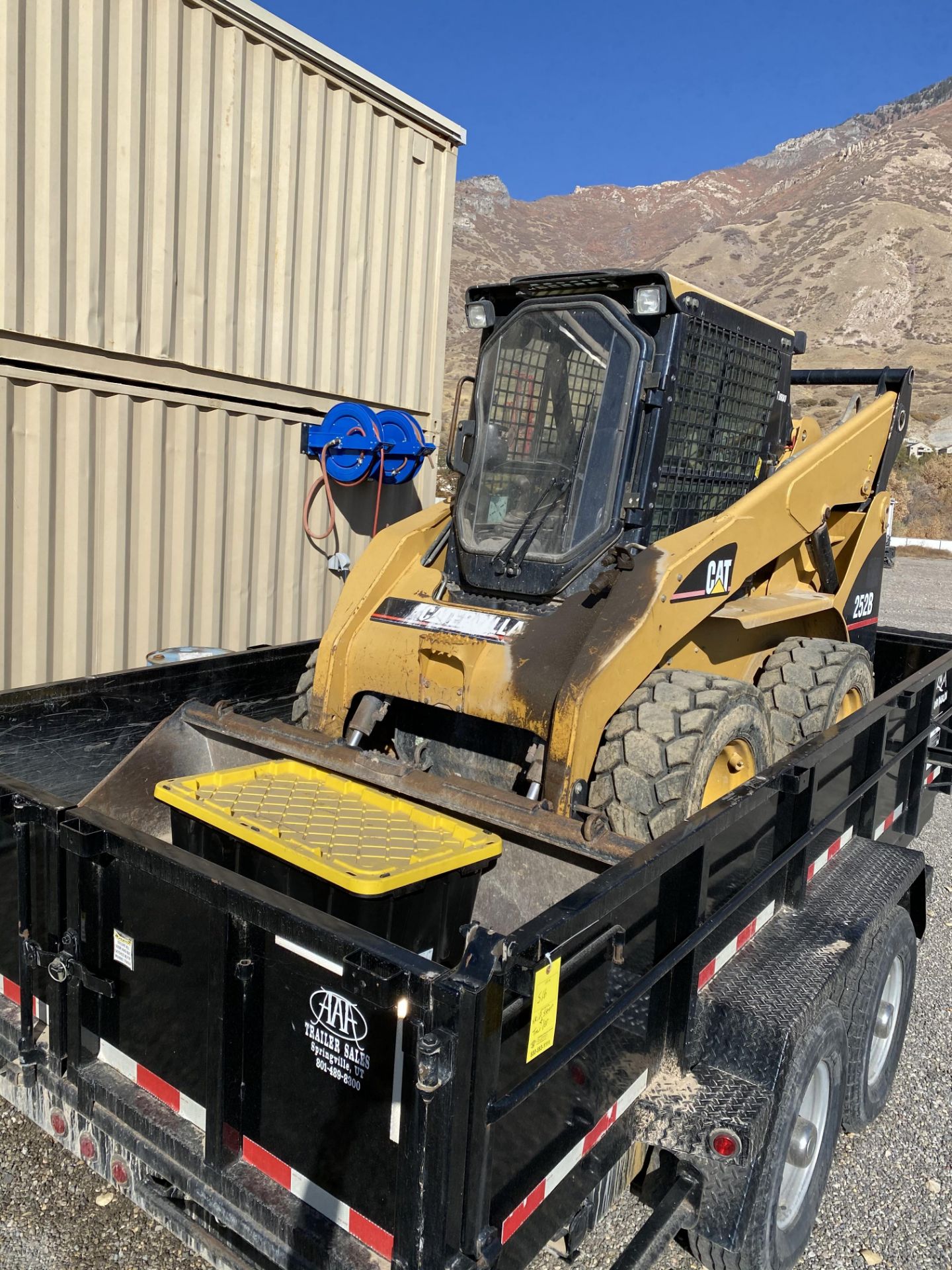 CAT Caterpillar Skidsteer Model 252-B w/ Triple Axle 14000 GVWR 16' Trailer - Image 3 of 16