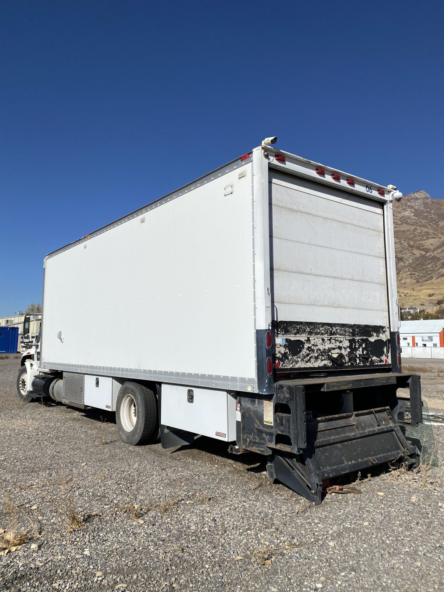 International Truck 4300 DT466 w/ Command Station and Contents Plate Y87 2BF - Image 4 of 7