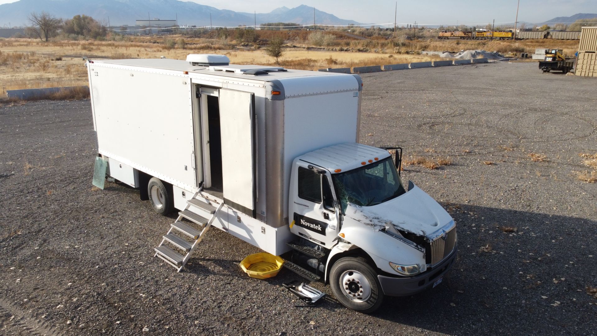 International Truck 4300 DT466 w/ Command Station and Contents Plate Y87 2BF - Image 7 of 7