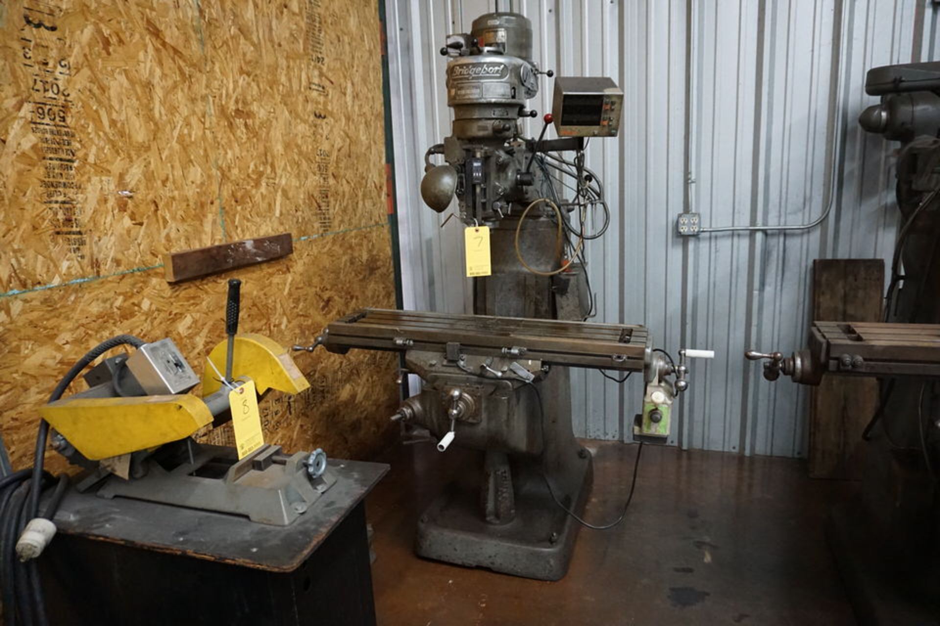 BRIDGEPORT VERTICAL MILLING MACHINE W/ X-AXIS RAPID FEED & MITUTOYO DRO