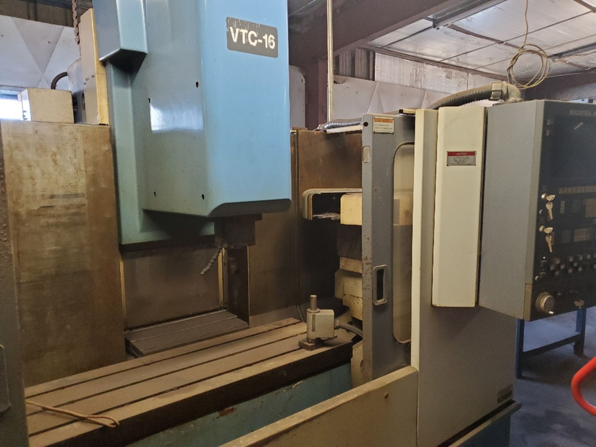 MAZAK VTC-16B VERTICAL MACHINING CENTER W/ MAZATROL M32B CTRL, (LOCATION: 5702 W 7TH ST, - Image 2 of 5