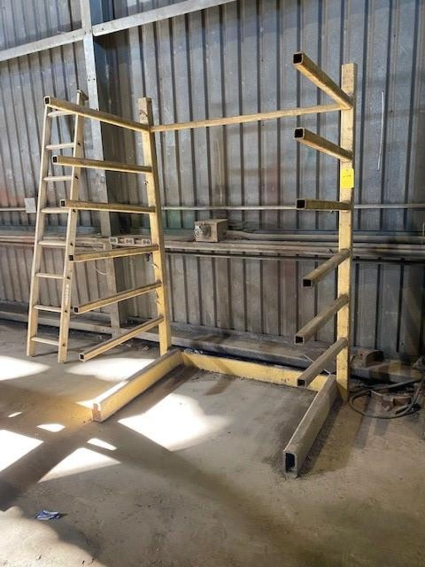 Cantilever Rack, Single Side - No Contents