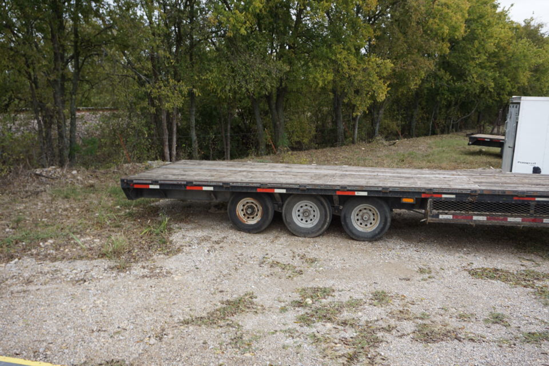 2012 8' x 30' WILD WEST GOOSE NECK TRAILER, MAX LOAD: 26,000 LBS (MUST BE REMOVED BY DECEMBER 22) - Image 4 of 8
