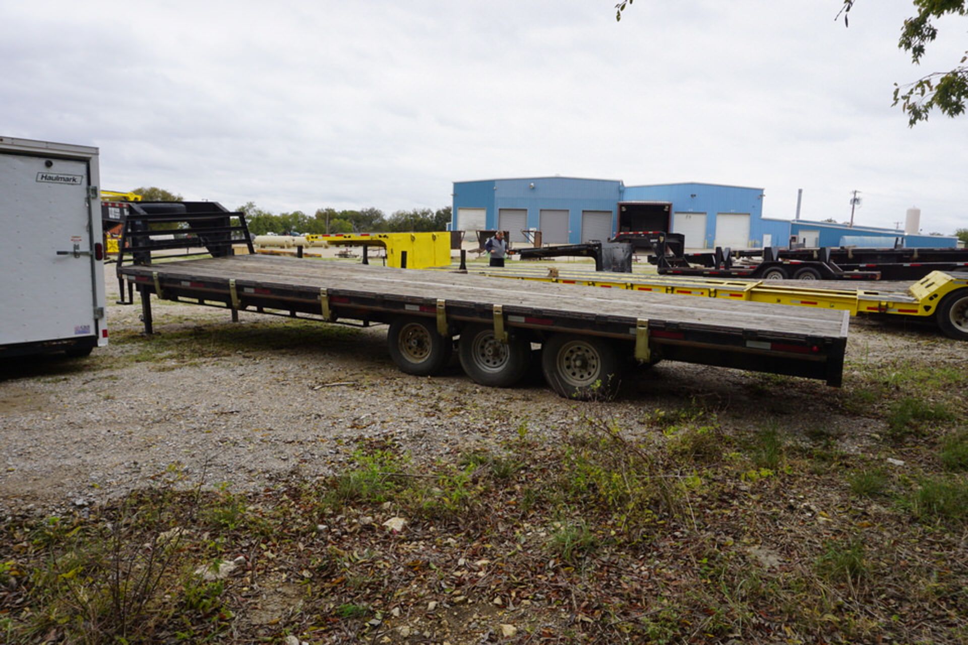 2012 8' x 30' WILD WEST GOOSE NECK TRAILER, MAX LOAD: 26,000 LBS (MUST BE REMOVED BY DECEMBER 22)