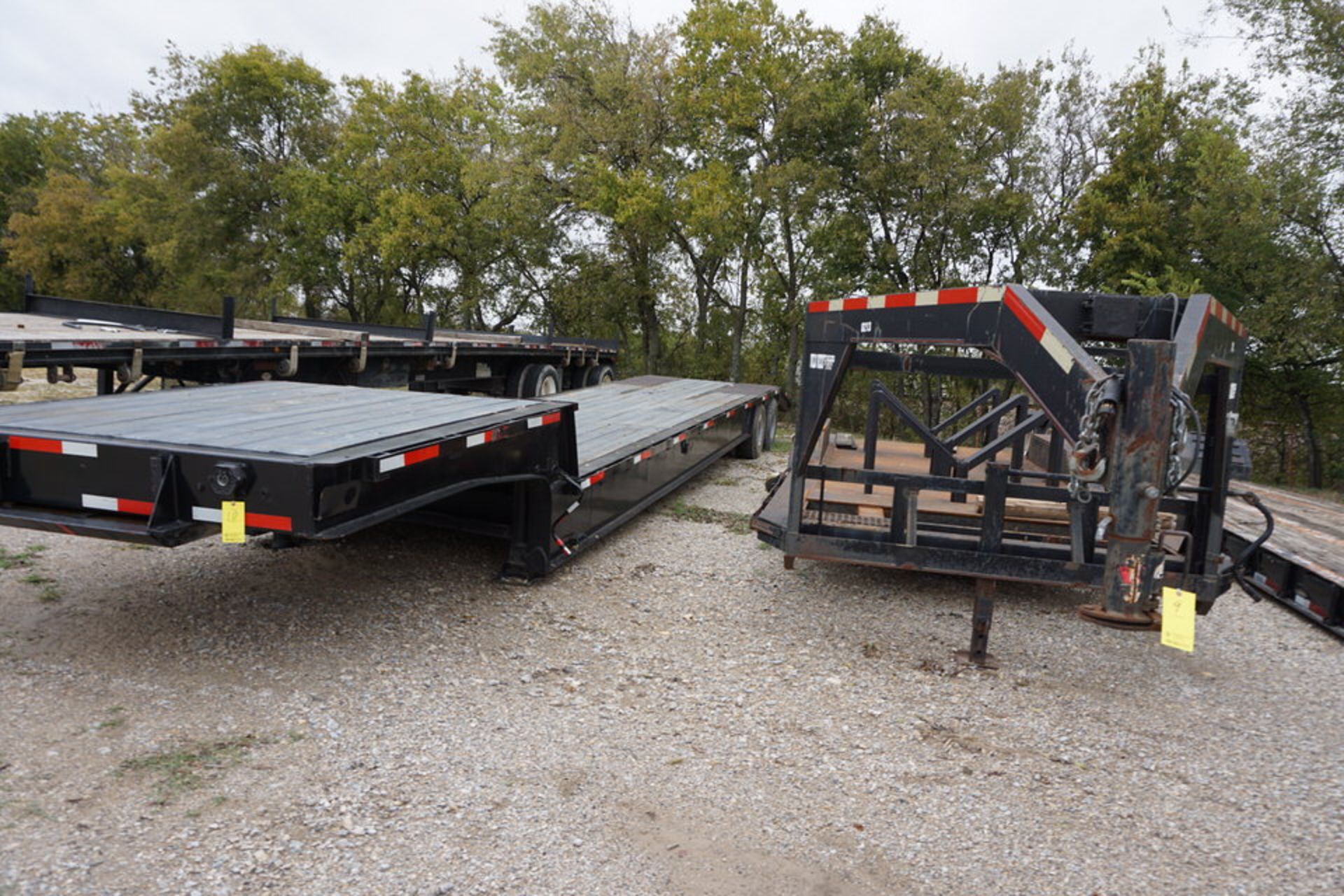 DOUBLE DROP TRAILER, TOP DECK: 8' X 8', BOTTOM: 32' X 8' (MUST BE REMOVED BY DECEMBER 22) - Image 3 of 10