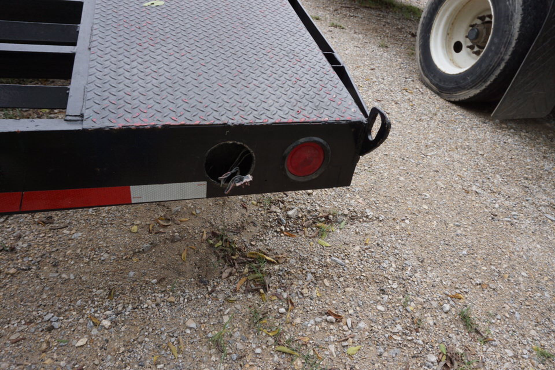 DOUBLE DROP TRAILER, TOP DECK: 8' X 8', BOTTOM: 32' X 8' (MUST BE REMOVED BY DECEMBER 22) - Image 5 of 10