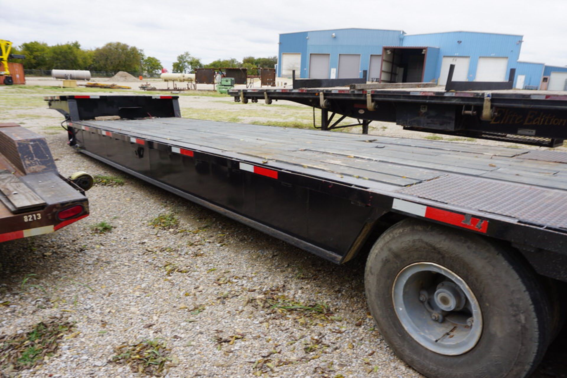 DOUBLE DROP TRAILER, TOP DECK: 8' X 8', BOTTOM: 32' X 8' (MUST BE REMOVED BY DECEMBER 22) - Image 2 of 10