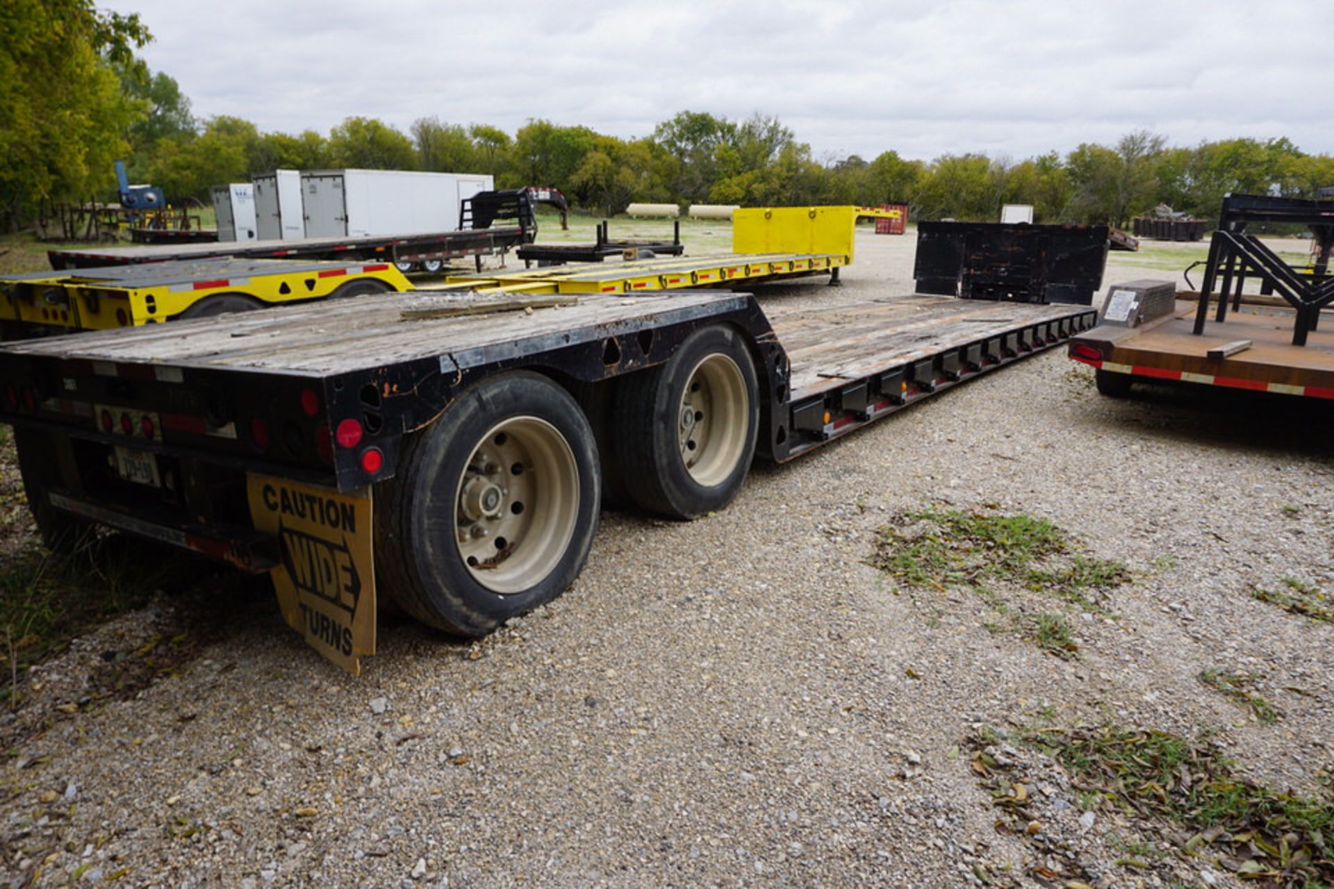 DOUBLE DROP TRAILER TOP DECK: 102" X 10', WELL: 102" X 29', TAIL: 7'6" X 102" - Image 2 of 5