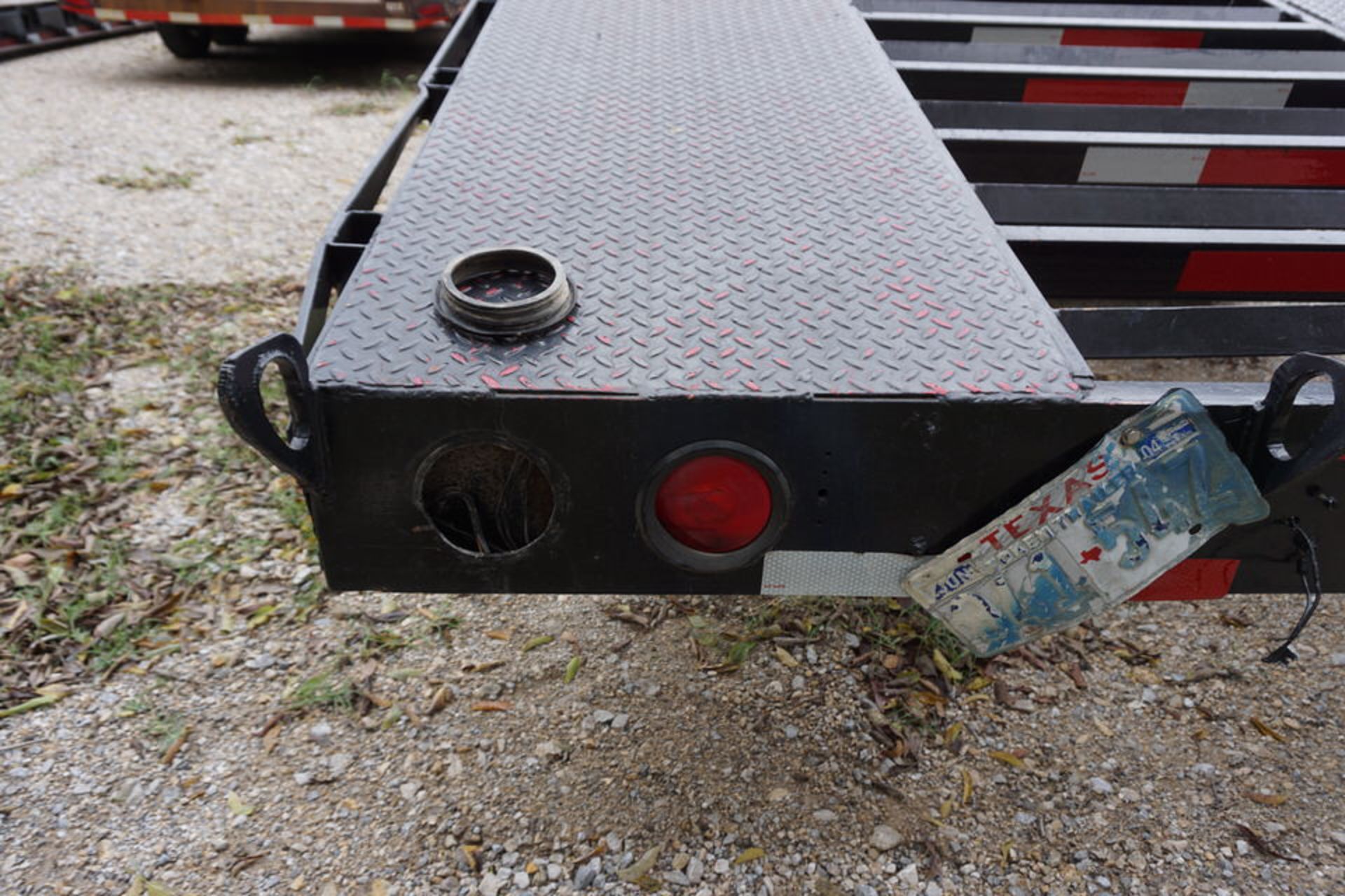 DOUBLE DROP TRAILER, TOP DECK: 8' X 8', BOTTOM: 32' X 8' (MUST BE REMOVED BY DECEMBER 22) - Image 6 of 10