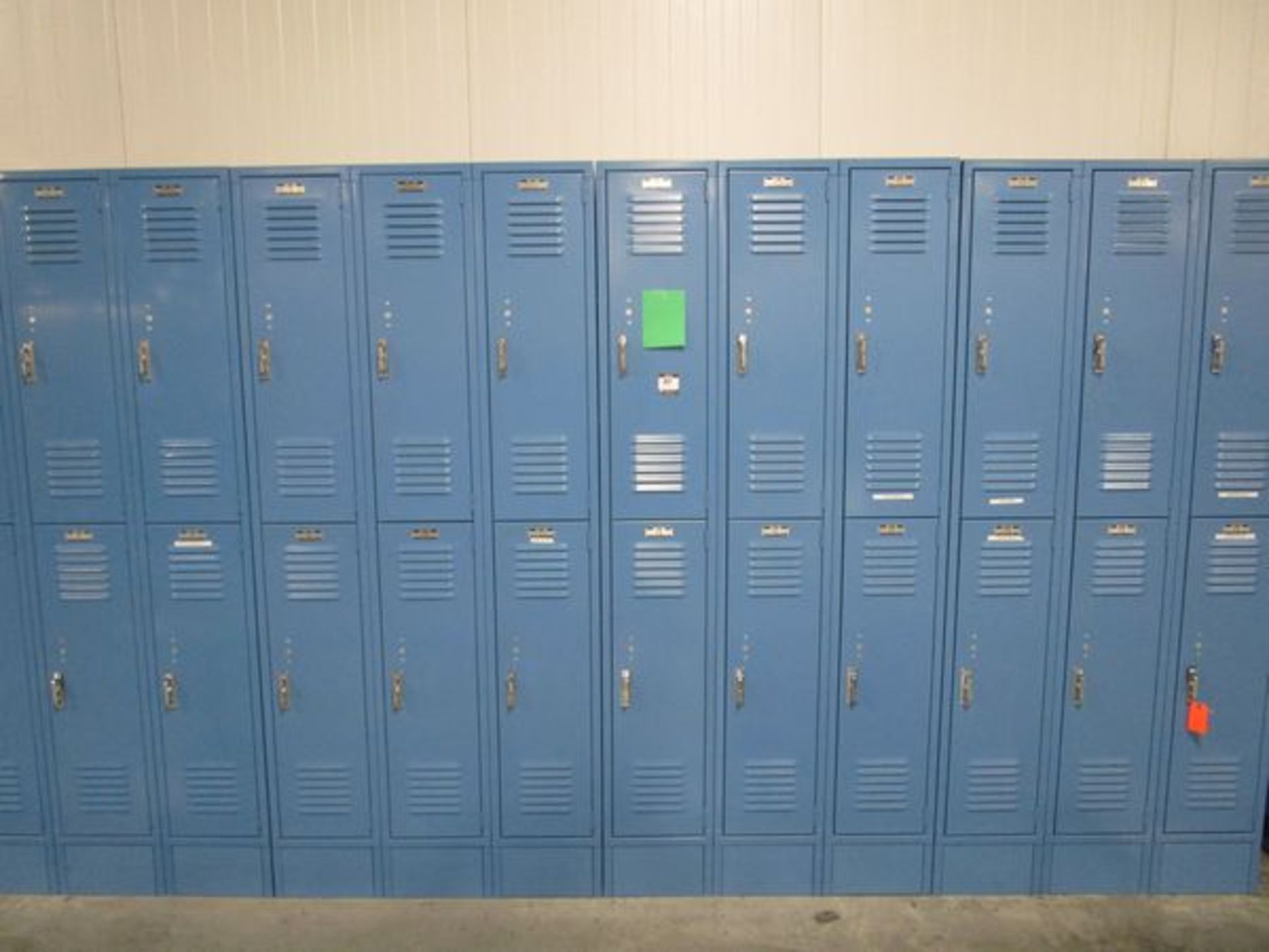 4 Banks of 6 Per Lockers