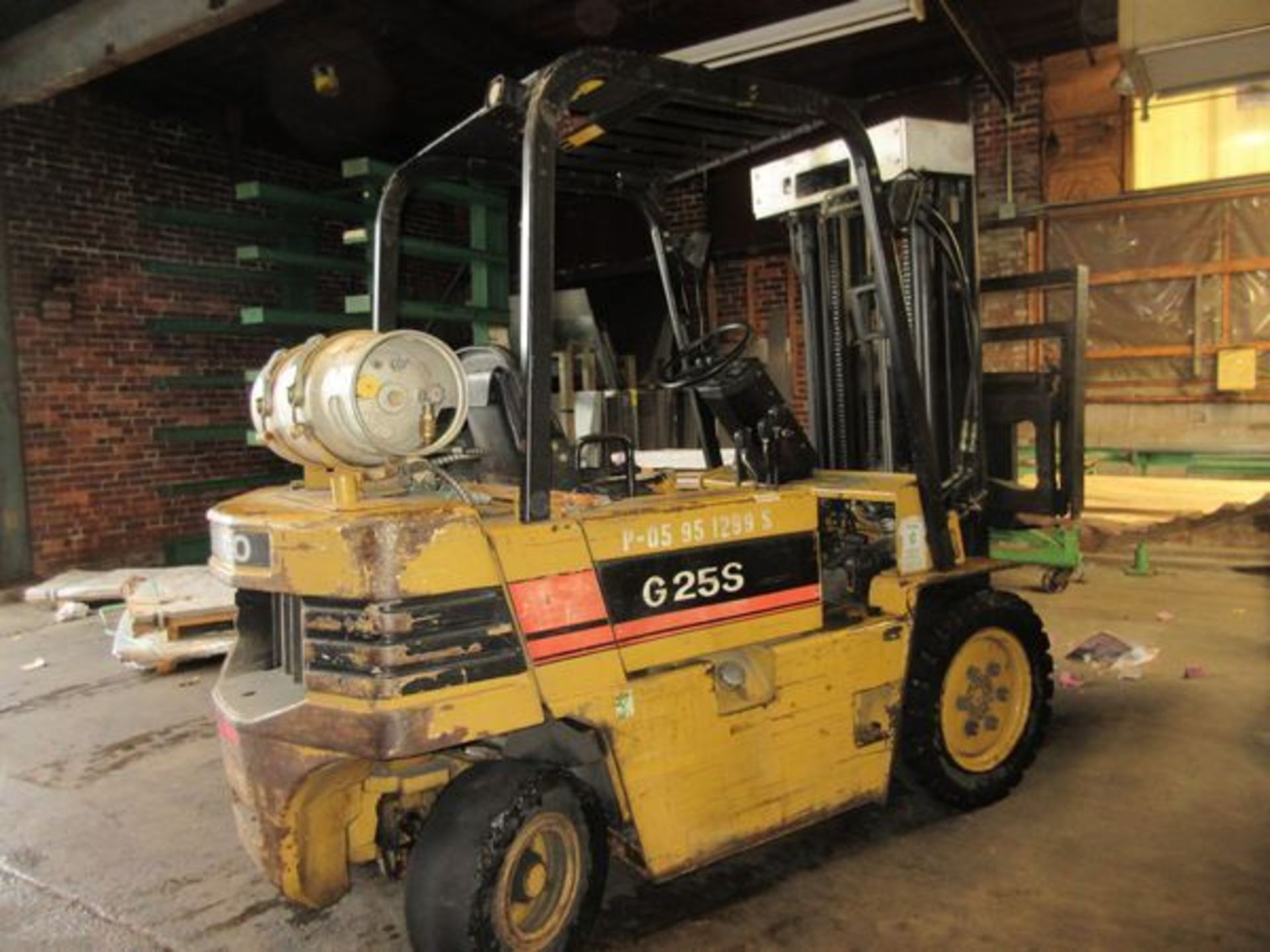 Daewoo G25S LPG Forklift s/n 12-01299, 5,000# Capacity, 9,866 Hours - Image 4 of 4