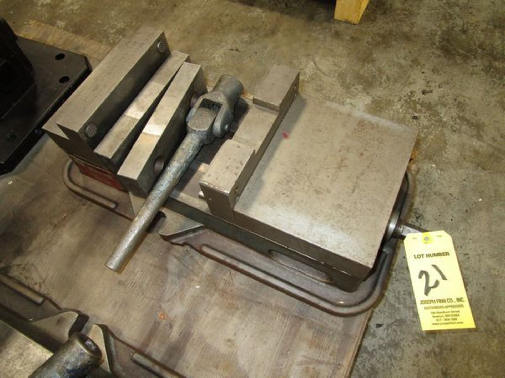 Wilton 1280N Verti-Lock 8" Machine Vise