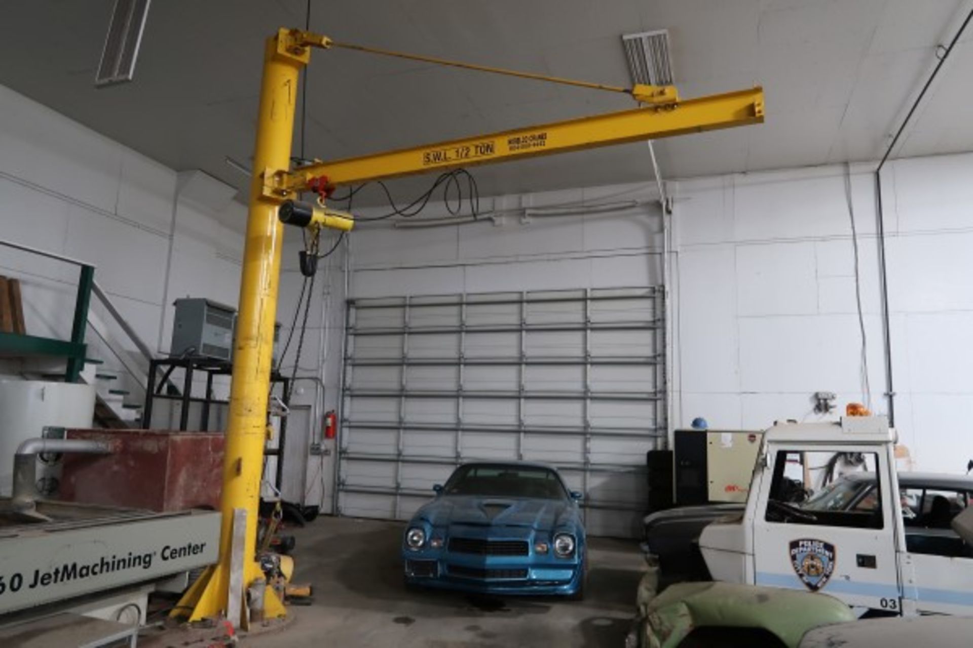 360 DEGREE SWIVEL JIB CRANE, FLOOR MOUNT W/VULCAN 1/2 TON ELECTRIC CHAIN HOIST