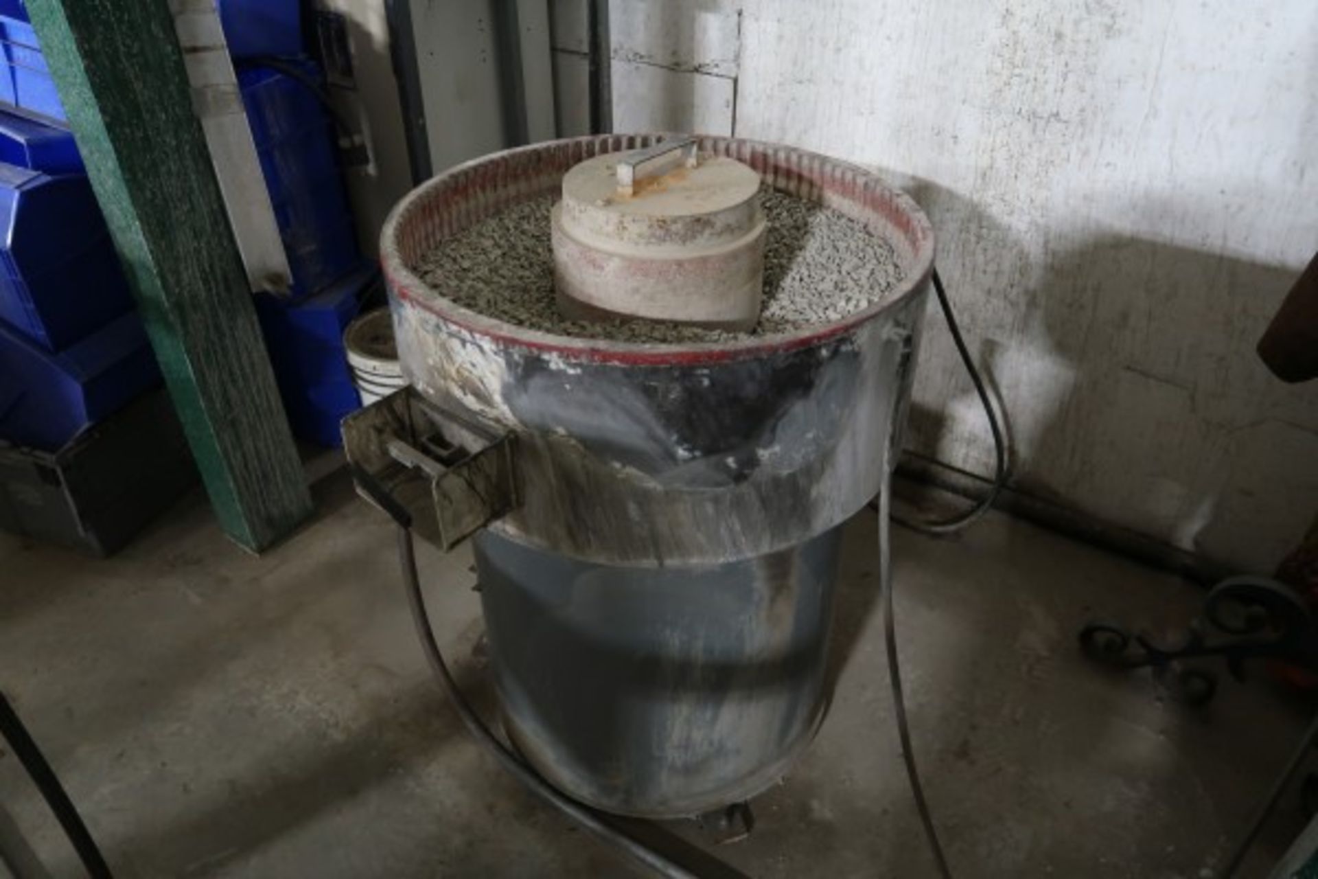 CLM VIBE TECH VIBRATORY FINISHER ROUND BOWL TYPE, 24” DIAMETER w/ electrical switch box. - Image 2 of 4