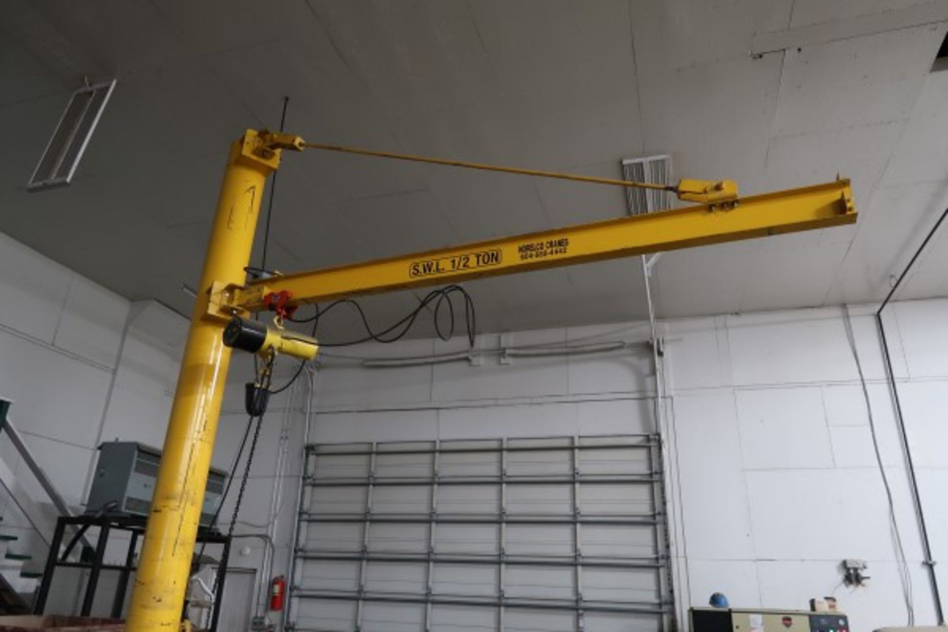 360 DEGREE SWIVEL JIB CRANE, FLOOR MOUNT W/VULCAN 1/2 TON ELECTRIC CHAIN HOIST - Image 2 of 4