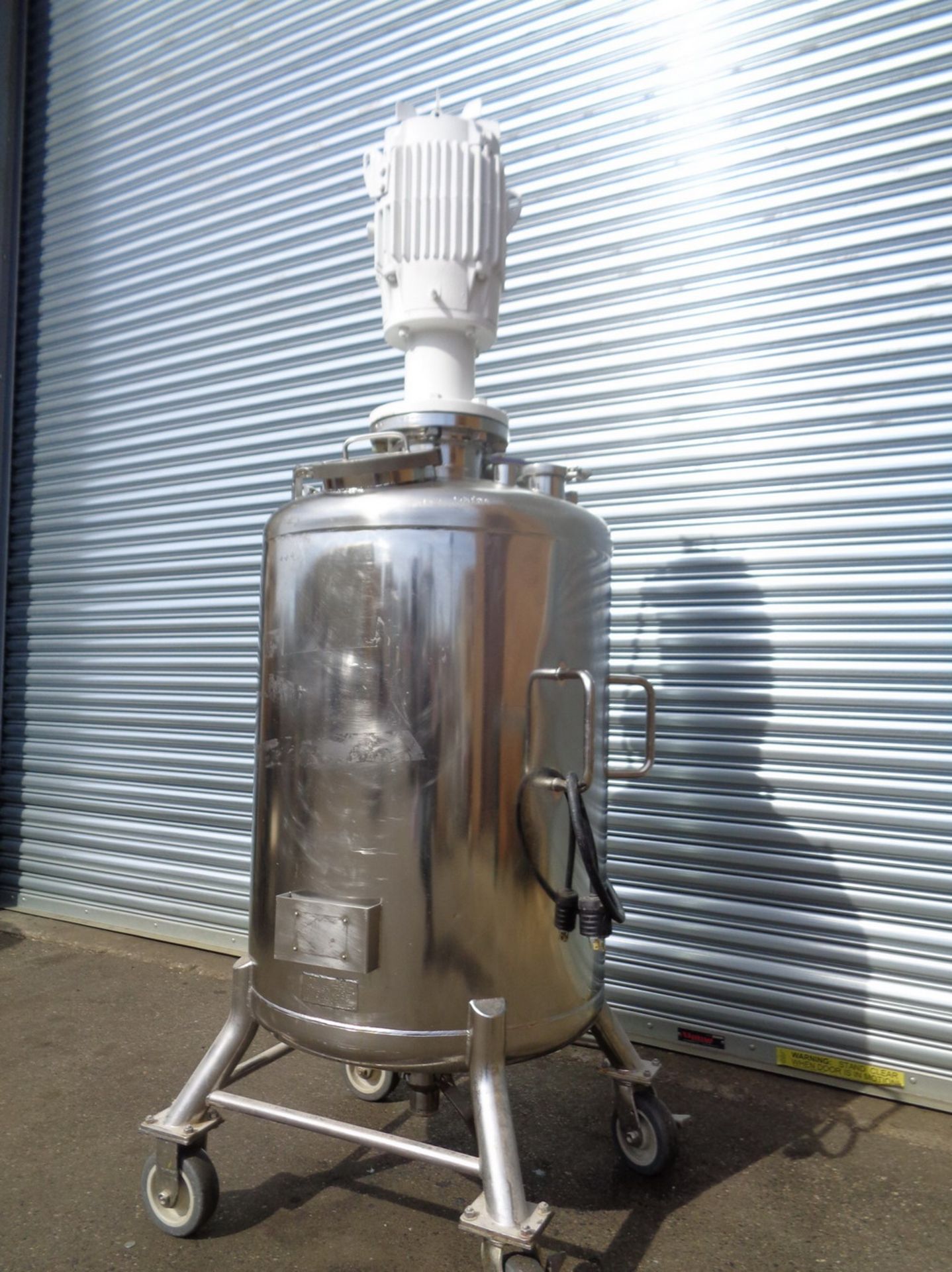 Alloy Products 75 gallon Single Wall Electropolished 316SS Sanitary Tank with homogenizing mixer - Image 3 of 9