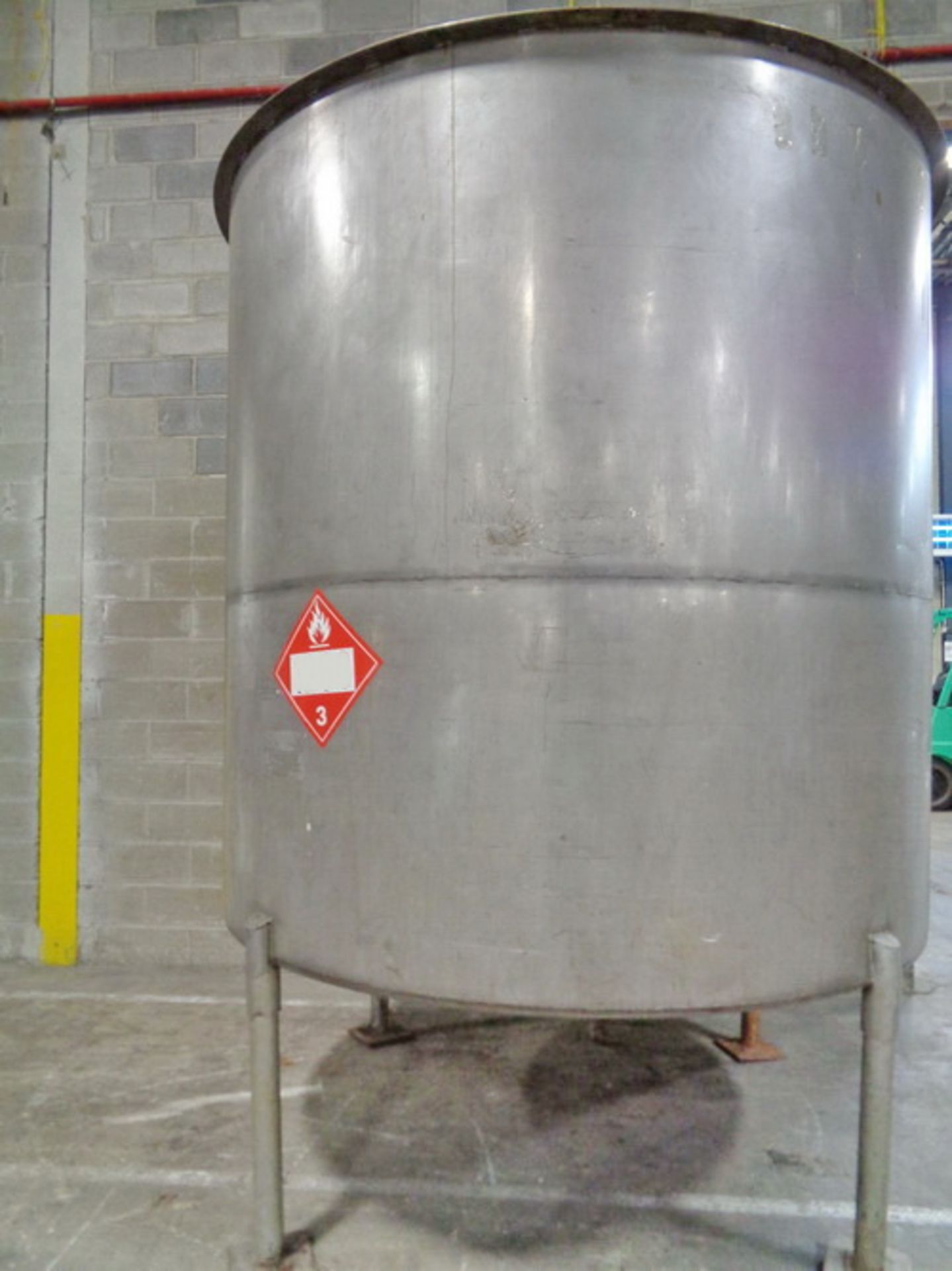 Vertical 1500 Gallon Stainless Steel Tank