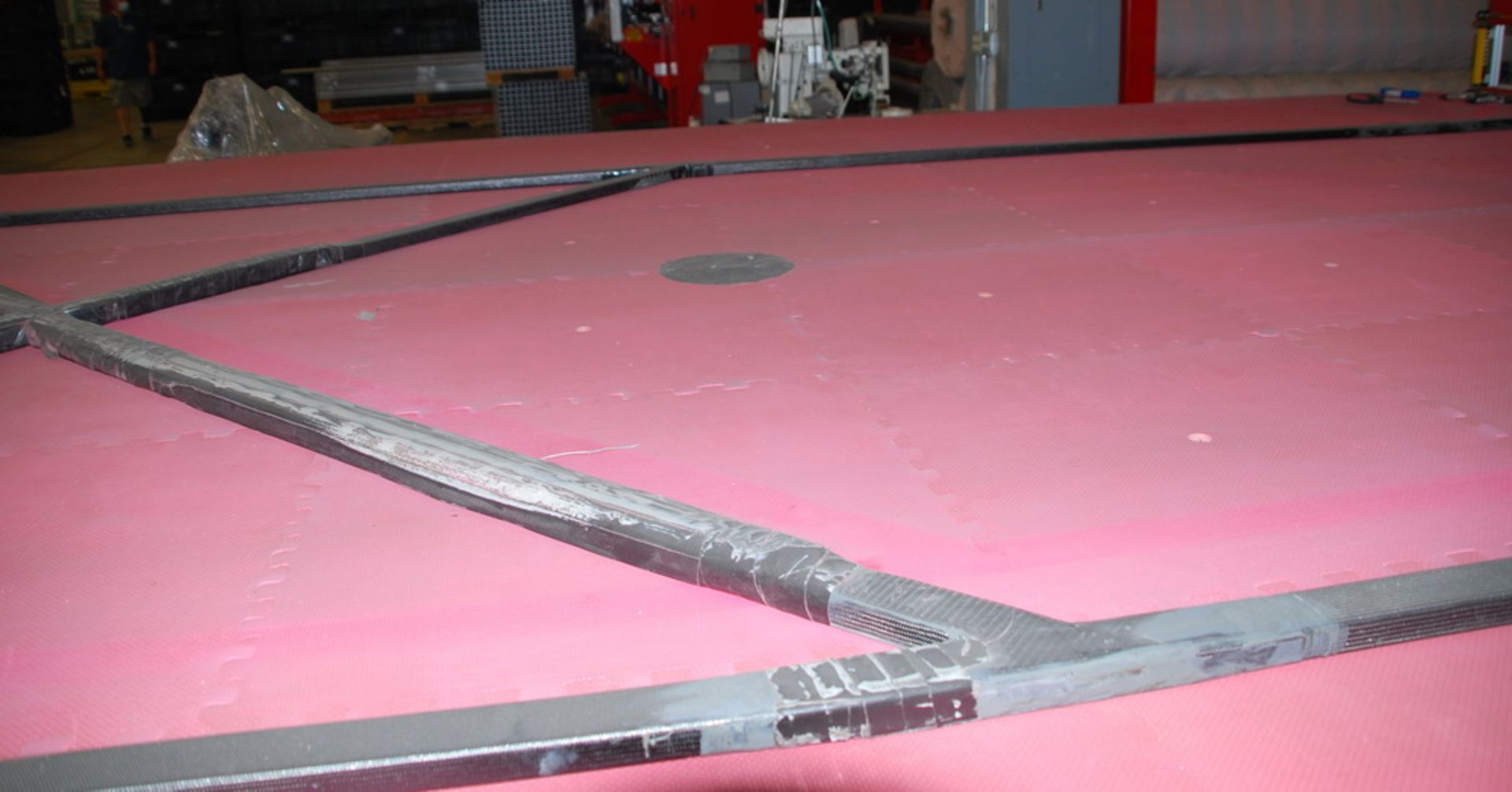 Assembly Table 24' long x 13' wide, has laser target above and pneumatic clamp - Image 2 of 4