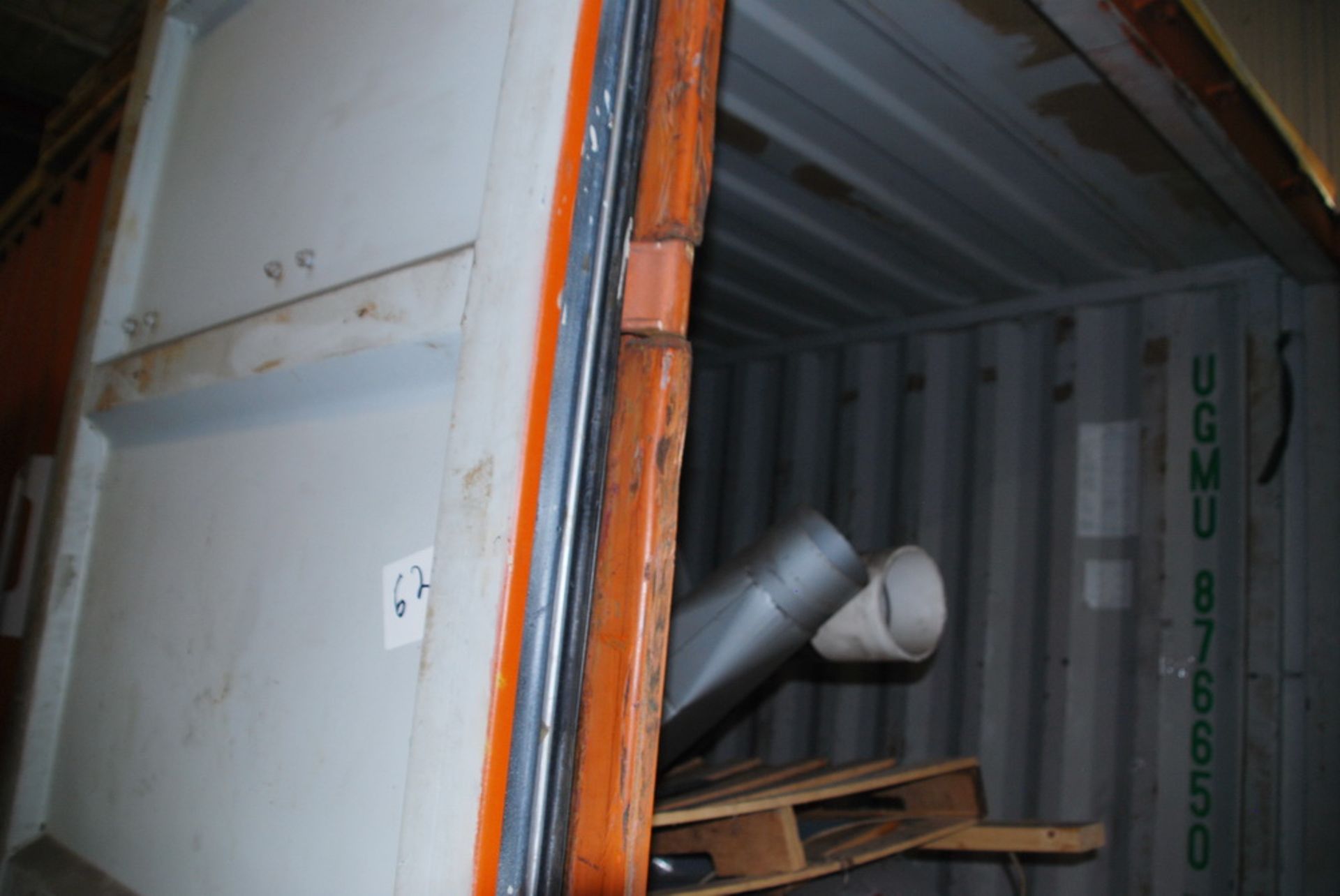 20' container (contents of container not included) - Image 2 of 2