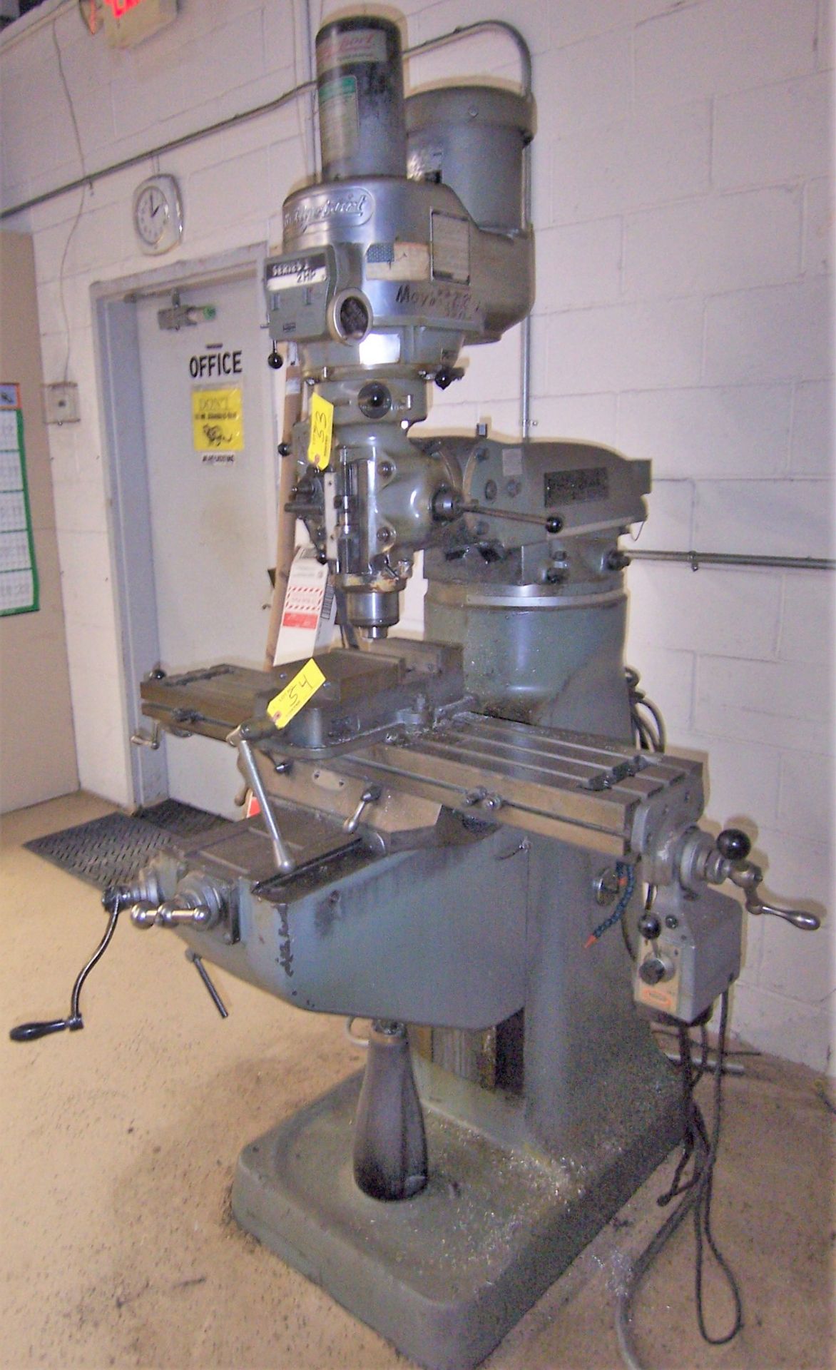 BRIDGEPORT SERIES I 2HP VERTICAL MILLING MACHINE WITH A 9" X 42" POWER FEED TABLE, SPINDLE SPEEDS TO - Image 3 of 5