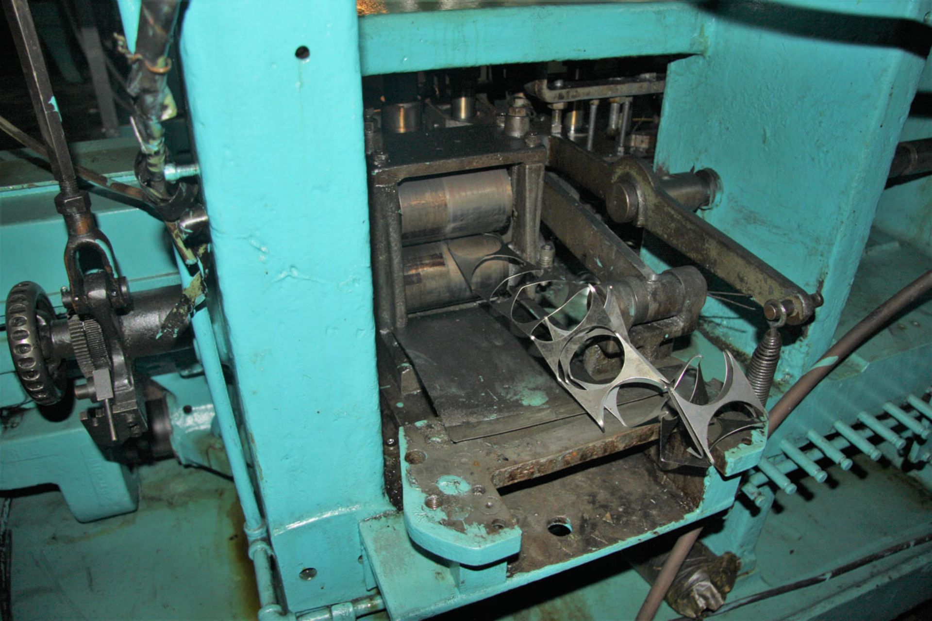 WATERBURY-FARREL MDL. 158 EYELET MACHINE, ROLLER CAM, MECHANICAL CLUTCH WITH AIR TRIP, 7-1/2HP MOTOR - Image 7 of 9