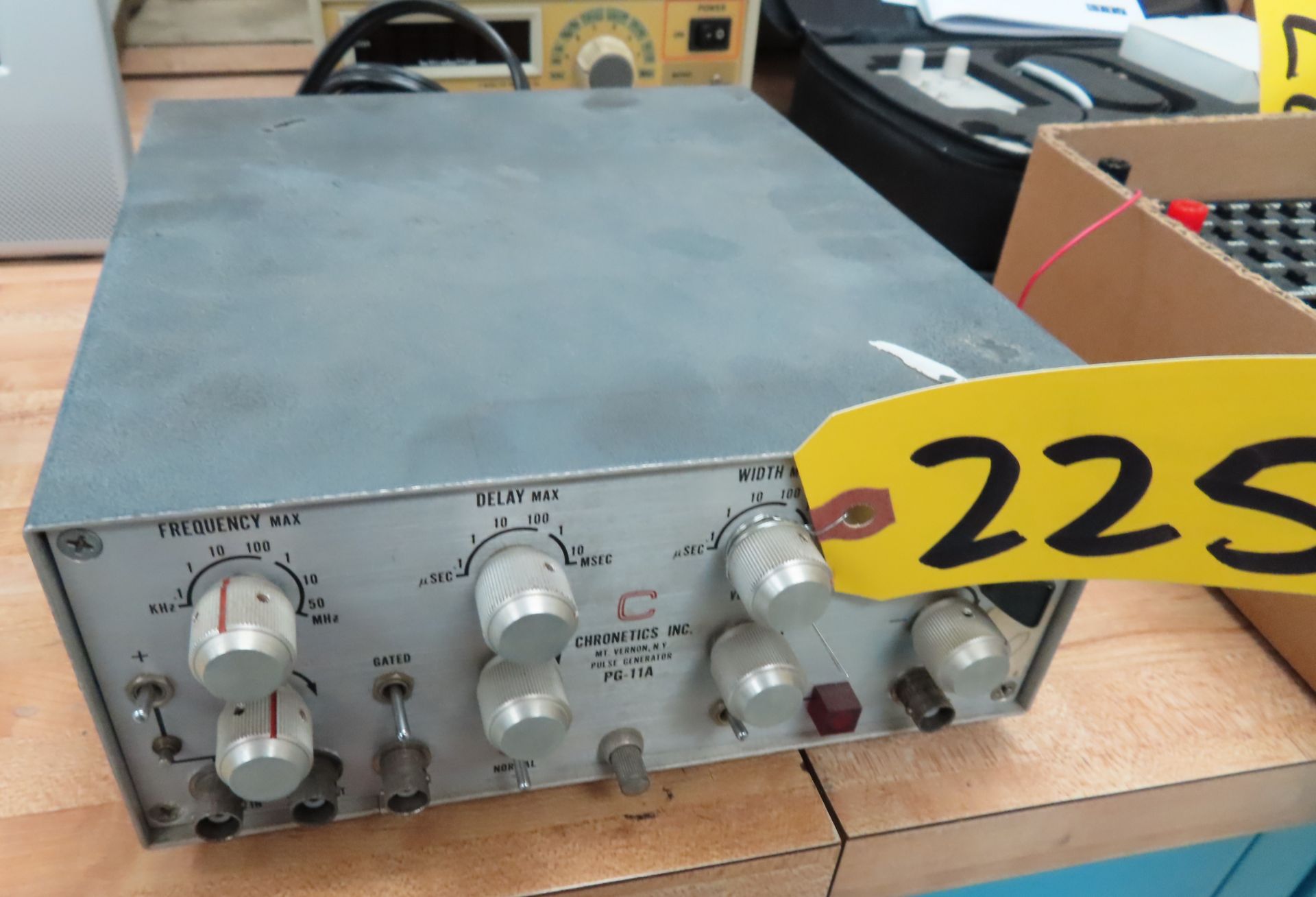 CHROMETICS INC. PG-11K PULSE GENERATOR