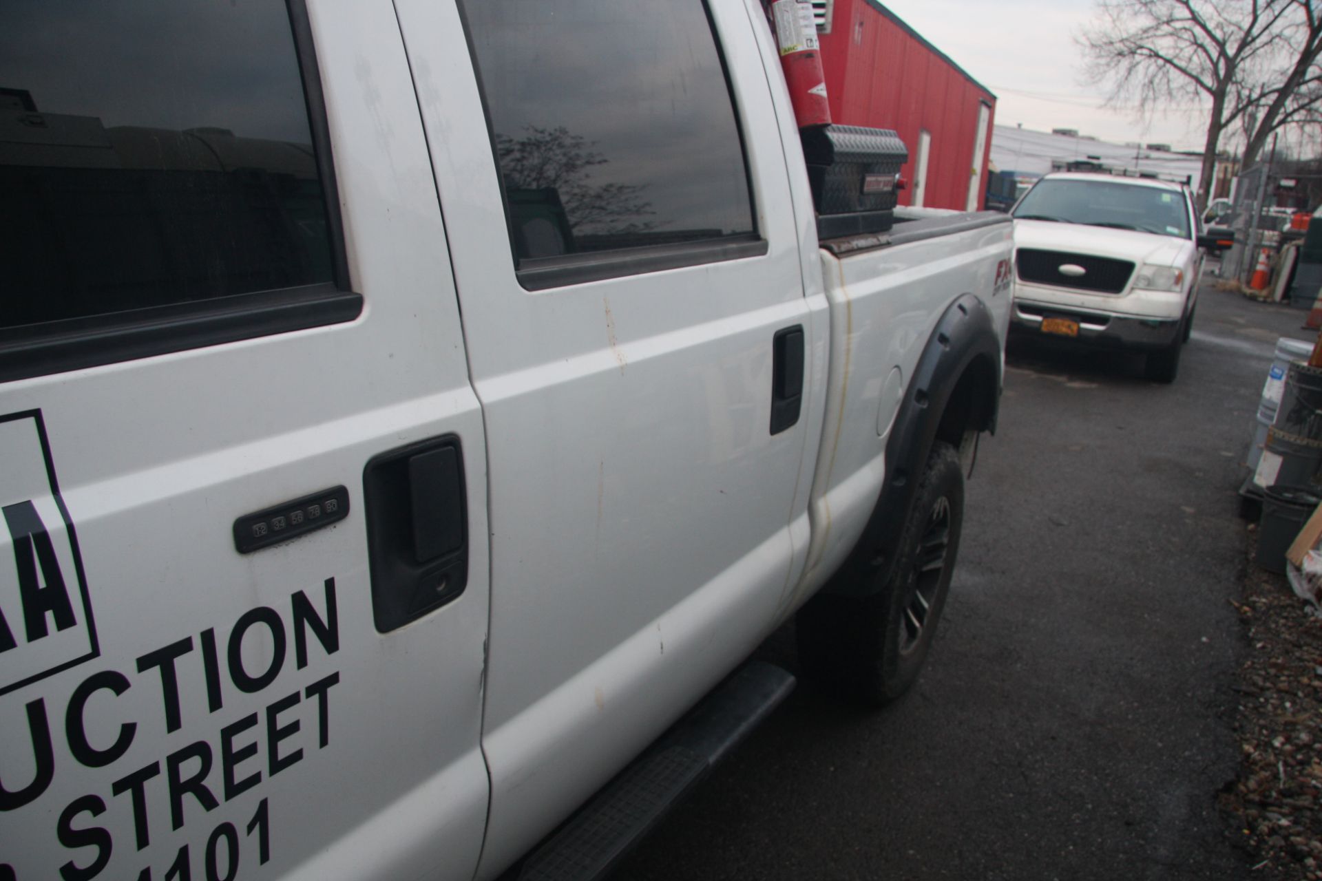 2007 FORD F-350 LARIAT SUPER DUTY FX OFF-ROAD PICKUP CREW CAB TRUCK, 4-WHEEL DRIVE, WITH POWER - Image 9 of 13