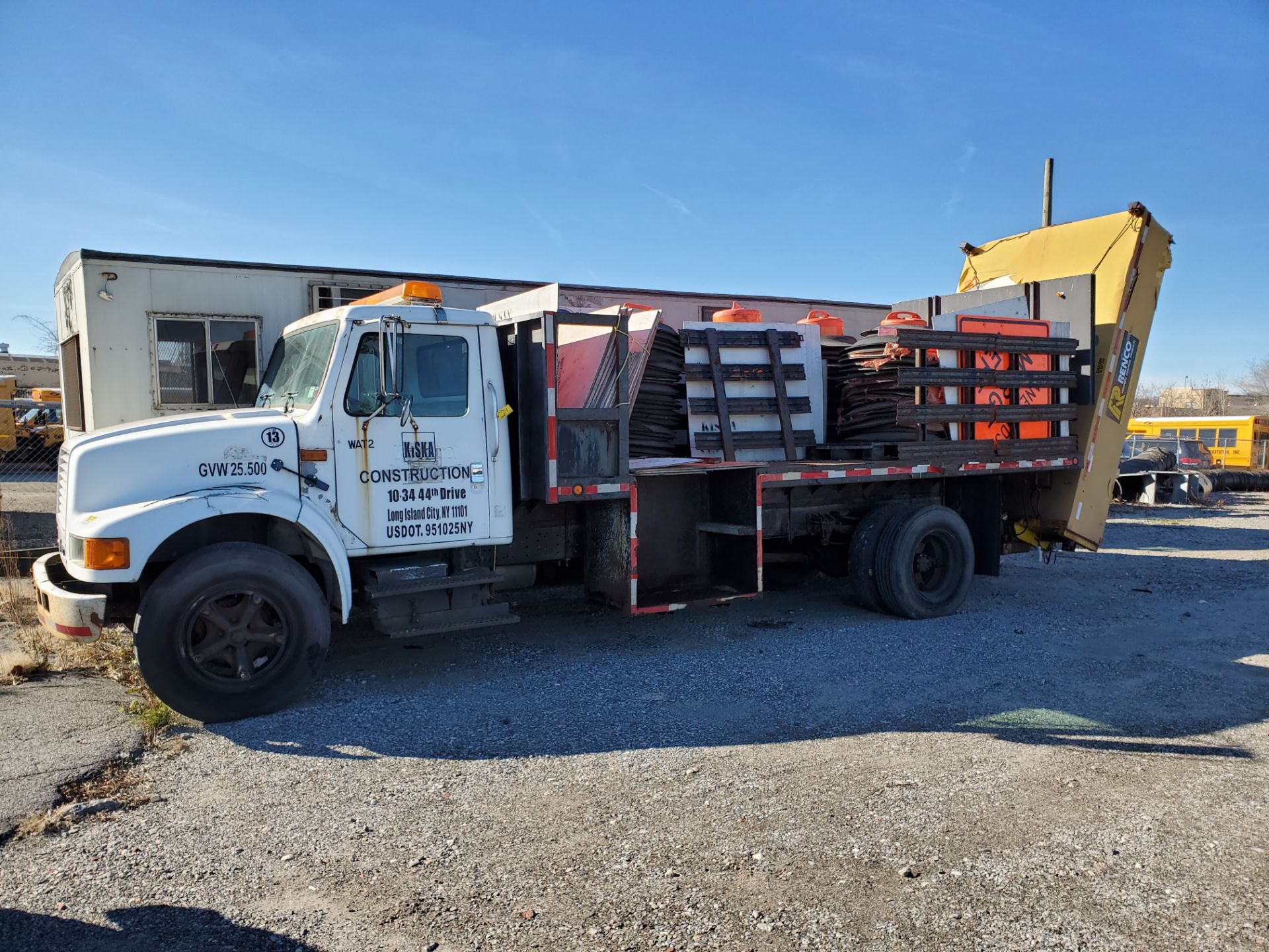 1996 INTERNATIONAL 4700X2 ATTENUATOR TRUCK, 16' STEEL DECK, APPROXIMATELY 67,410 MILES, RENCO "RAMCO