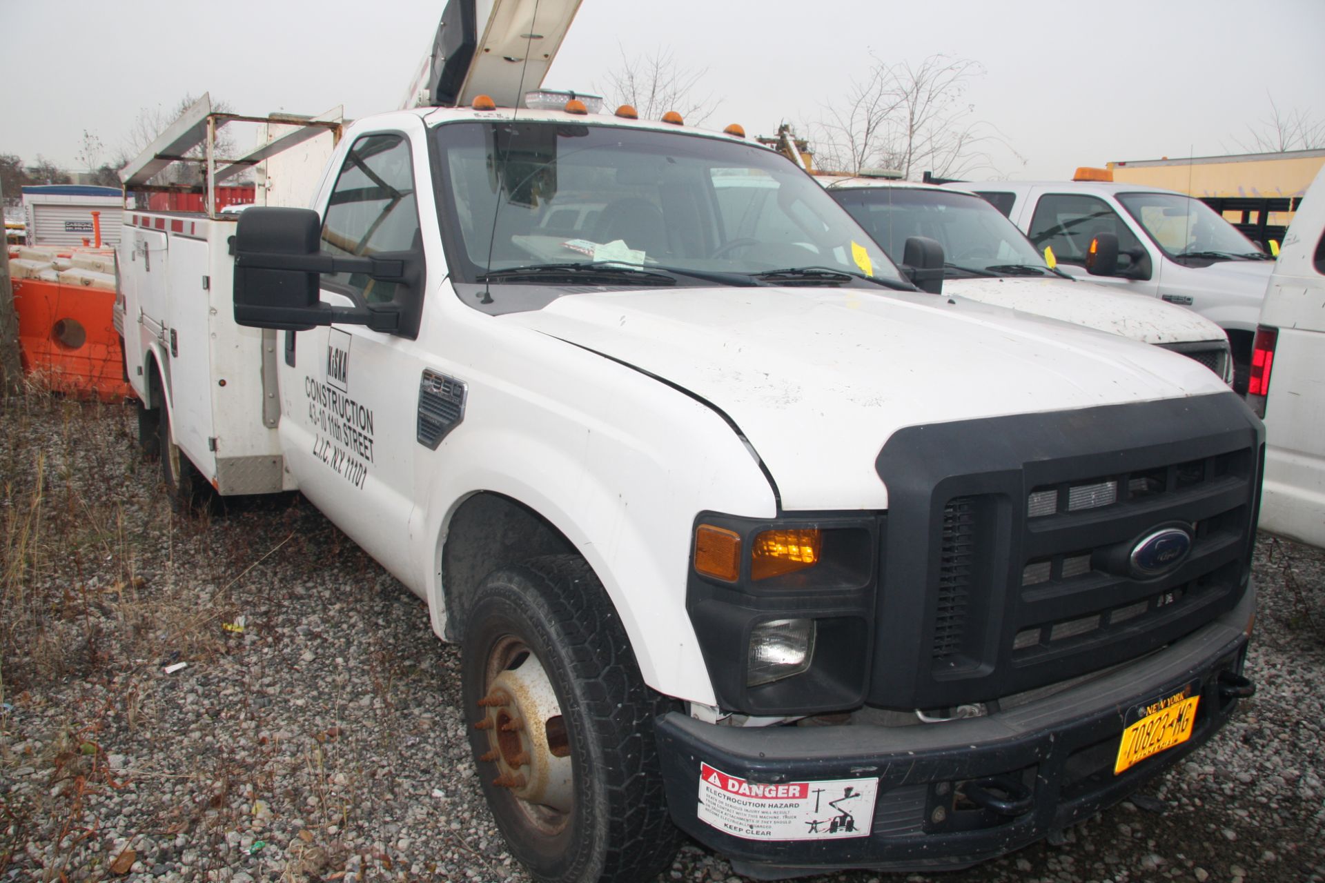 2008 FORD F350 XL SUPER DUTY UTILITY TRUCK, VERSALIFT MDL. TEL-29-N/NE ELECTRIC HYDRAULIC BUCKET - Image 2 of 17