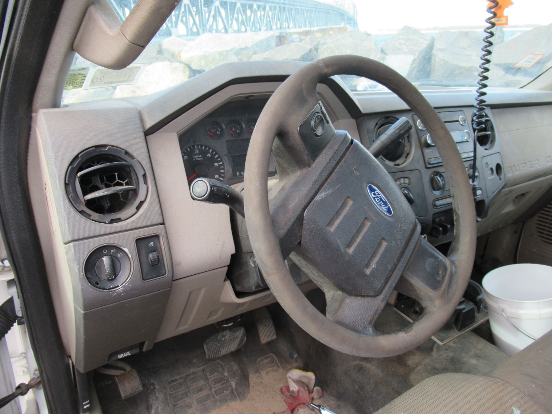 2010 FORD F-250 XL SUPER DUTY UTILITY TRUCK, 4-WHEEL DRIVE, AUTOMATIC TRANSMISSION, CLOTH SEATS, 2- - Image 9 of 17