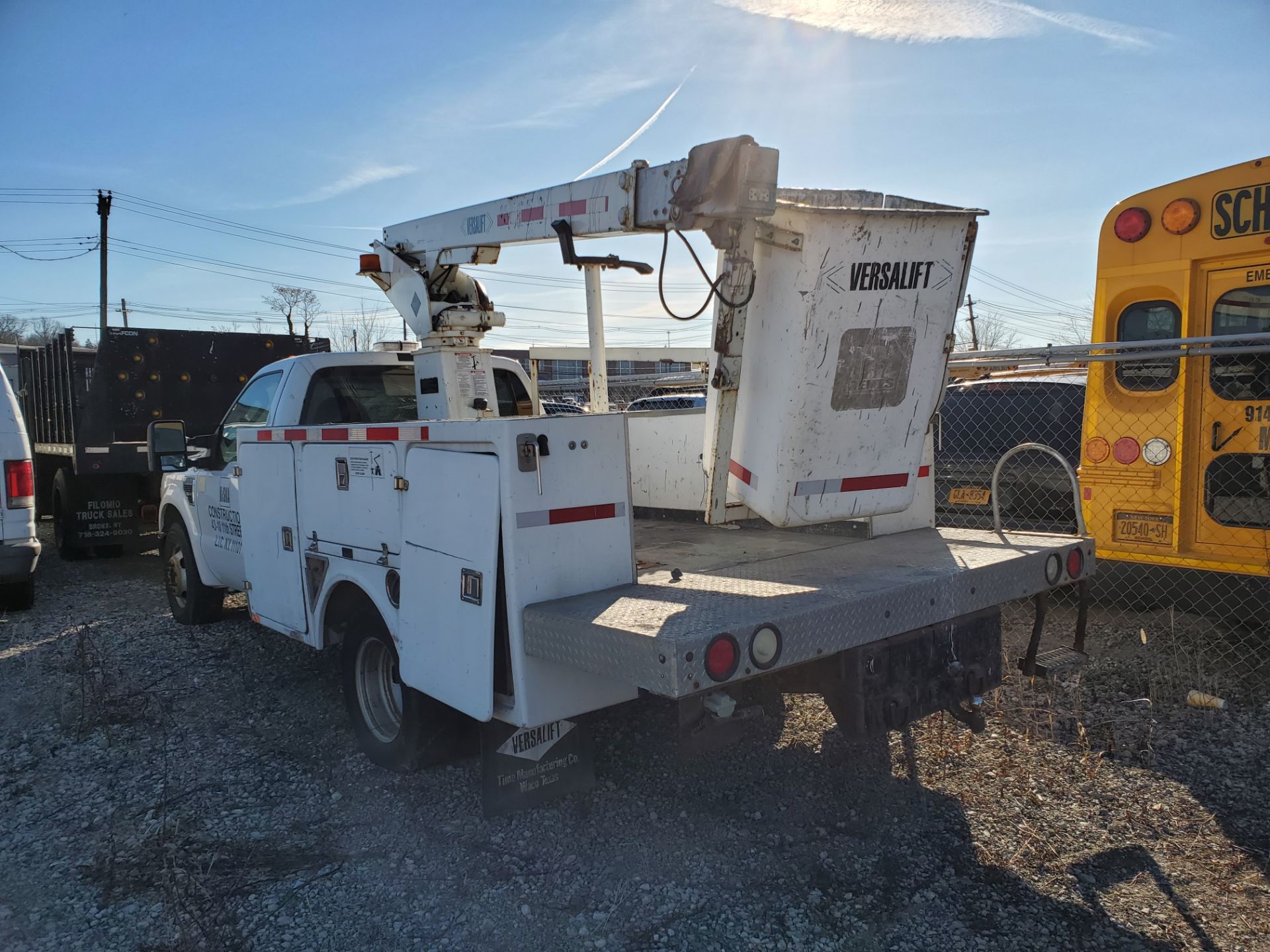 2008 FORD F350 XL SUPER DUTY UTILITY TRUCK, VERSALIFT MDL. TEL-29-N/NE ELECTRIC HYDRAULIC BUCKET - Image 4 of 17