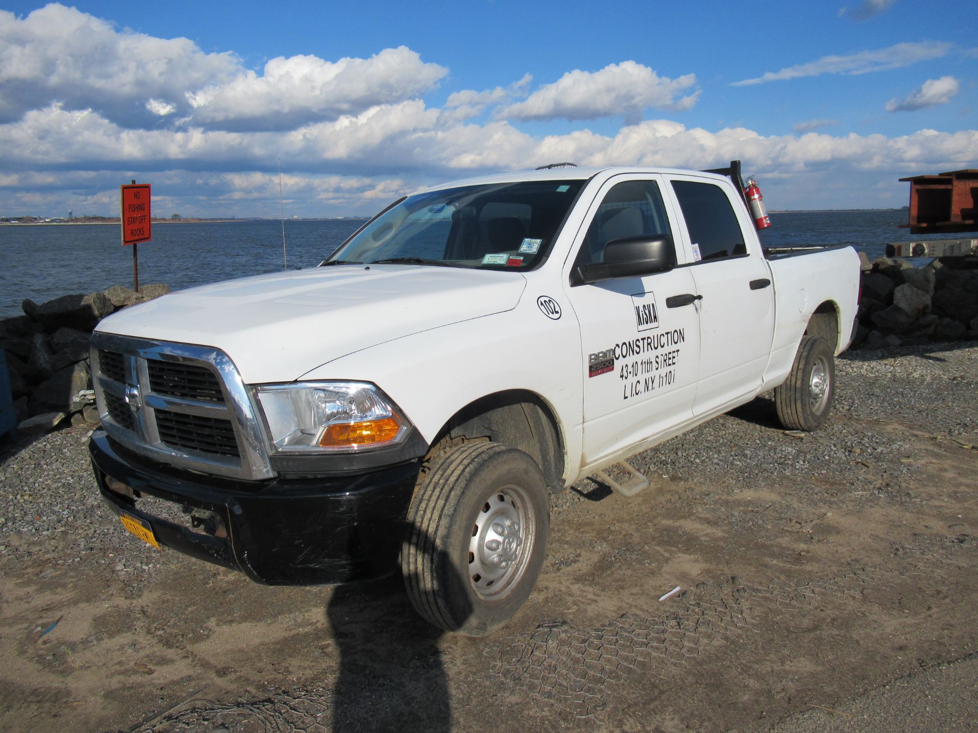 2011 DODGE RAM 2500 HD PICKUP TRUCK, 4-DOOR, 4-WHEEL DRIVE, CLOTH SEATS, AUTOMATIC TRANSMISSION,