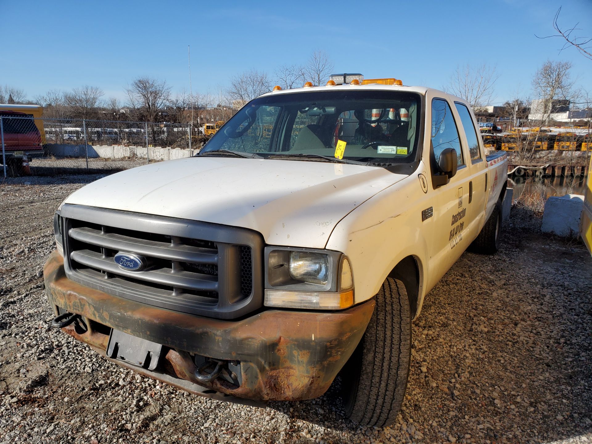 2004 FORD F350 XL 4-DOOR PICKUP TRUCK, 2-WHEEL DRIVE, AUTOMATIC TRANSMISSION, V8 GAS ENGINE, 8' BED, - Image 2 of 11