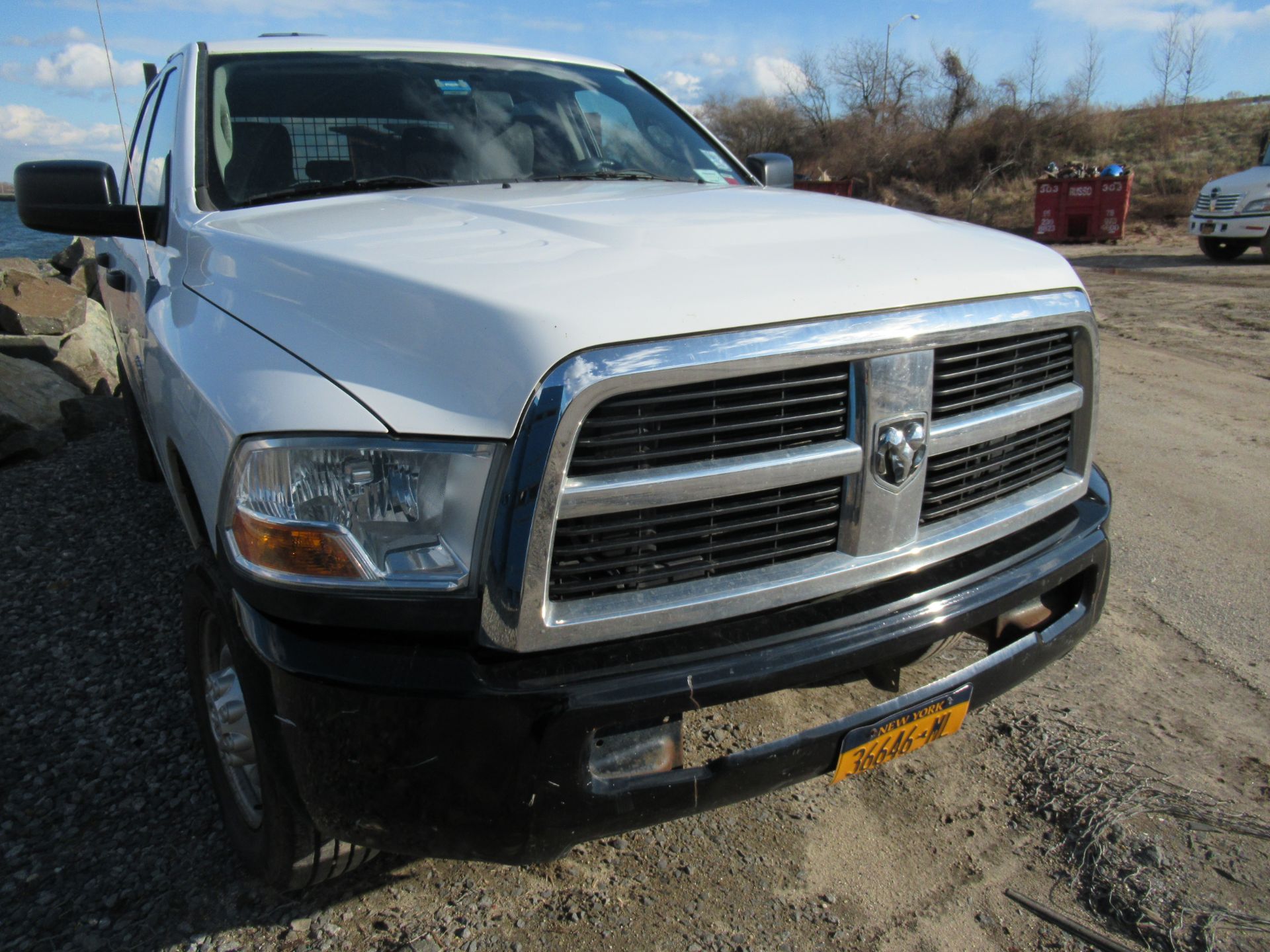 2011 DODGE RAM 2500 HD PICKUP TRUCK, 4-DOOR, 4-WHEEL DRIVE, CLOTH SEATS, AUTOMATIC TRANSMISSION, - Image 9 of 17