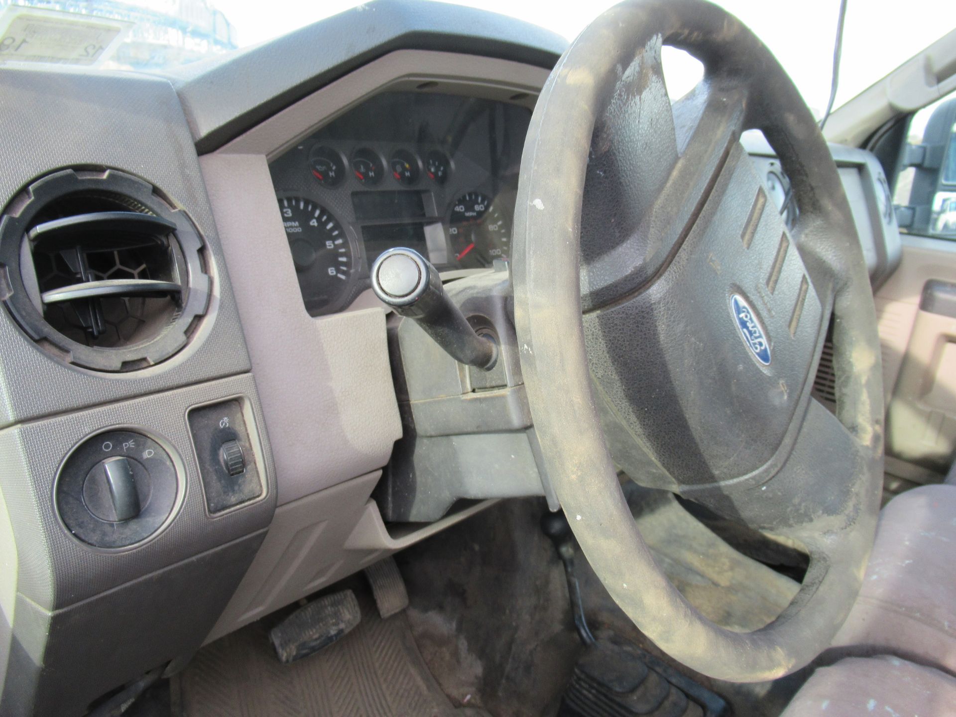 2009 FORD F-250 XL SUPER DUTY UTILITY TRUCK, 4-DOOR, 4-WHEEL DRIVE, CLOTH SEATS, APPROXIMATELY 116, - Image 12 of 18