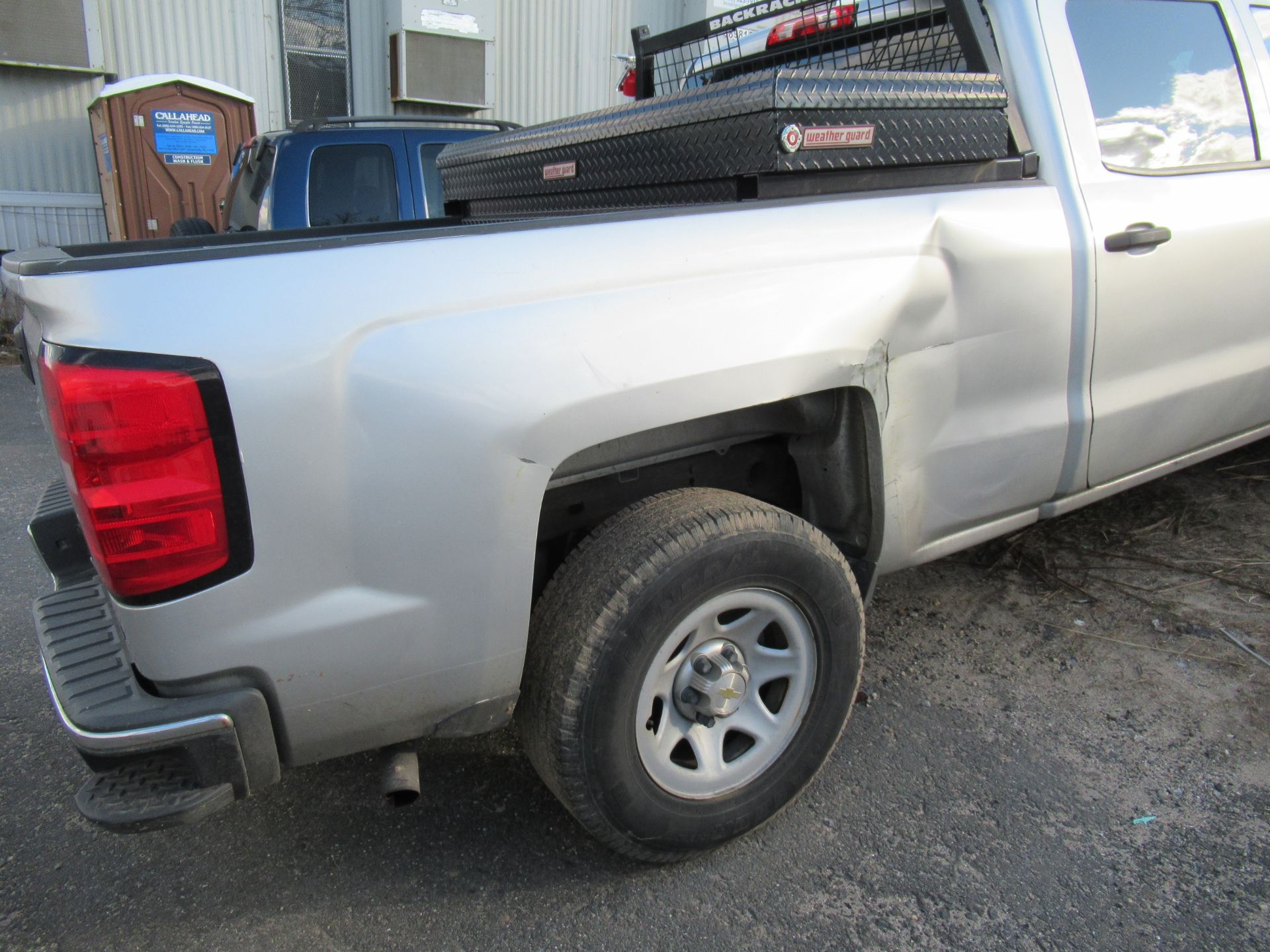 2015 CHEVY SILVERADO PICKUP TRUCK, 4-WHEEL DRIVE, 4-DOOR, APPROXIMATELY 71,840 MILES, CLOTH SEATS, - Image 6 of 15