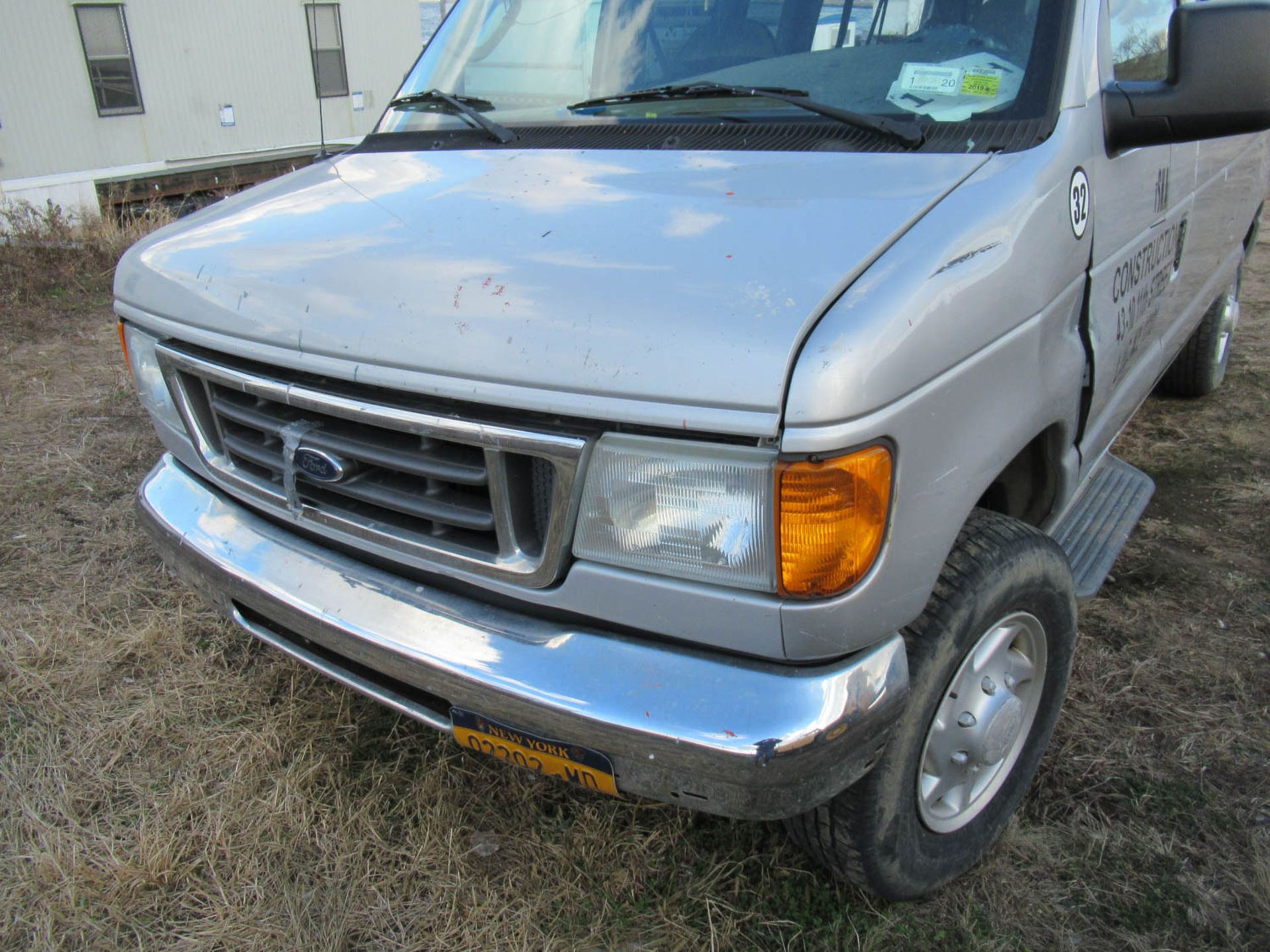 2006 FORD E-350 XLT SUPER DUTY VAN, [2] REAR BENCH SEATS, APPROXIMATELY 154,093 MILES, VIN: - Image 2 of 13