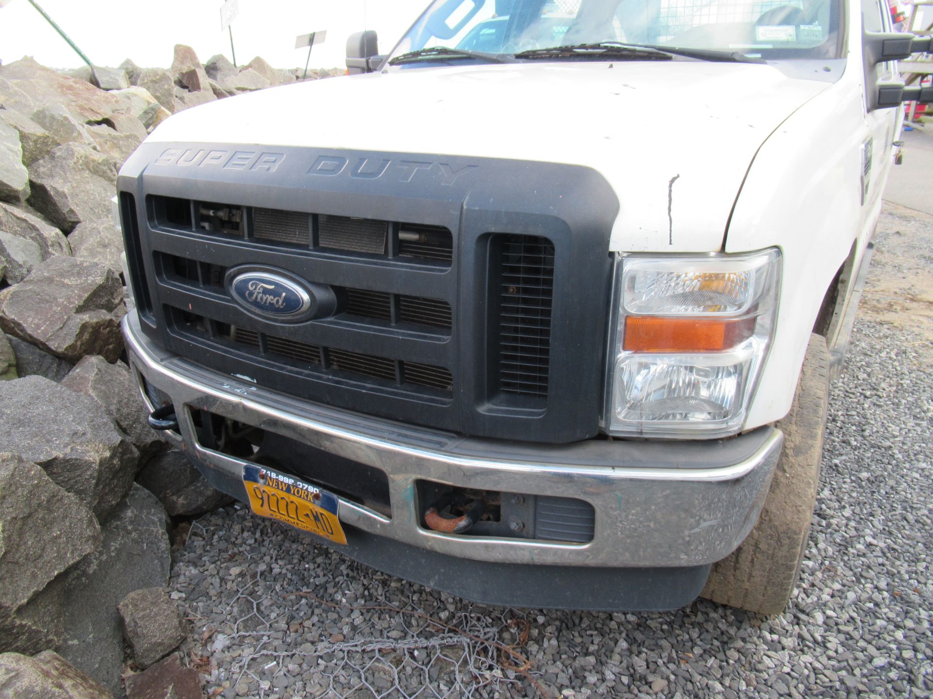 2009 FORD F-250 XL SUPER DUTY UTILITY TRUCK, 4-DOOR, 4-WHEEL DRIVE, CLOTH SEATS, APPROXIMATELY 116, - Image 3 of 18
