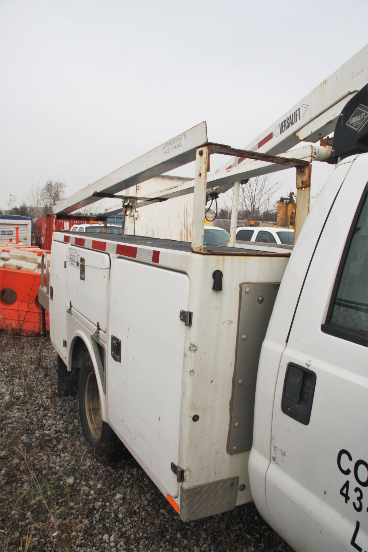 2008 FORD F350 XL SUPER DUTY UTILITY TRUCK, VERSALIFT MDL. TEL-29-N/NE ELECTRIC HYDRAULIC BUCKET - Image 10 of 17