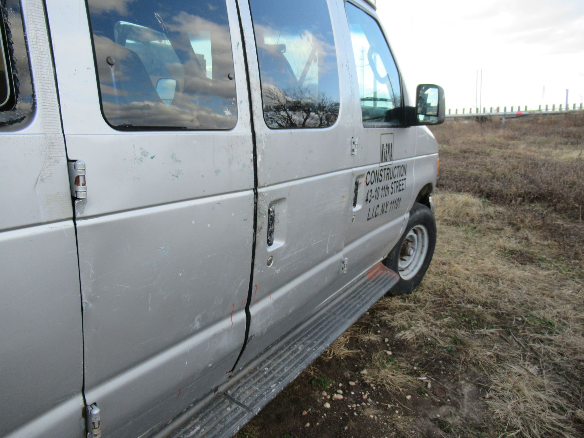 2006 FORD E-350 XLT SUPER DUTY VAN, [2] REAR BENCH SEATS, APPROXIMATELY 154,093 MILES, VIN: - Image 6 of 13