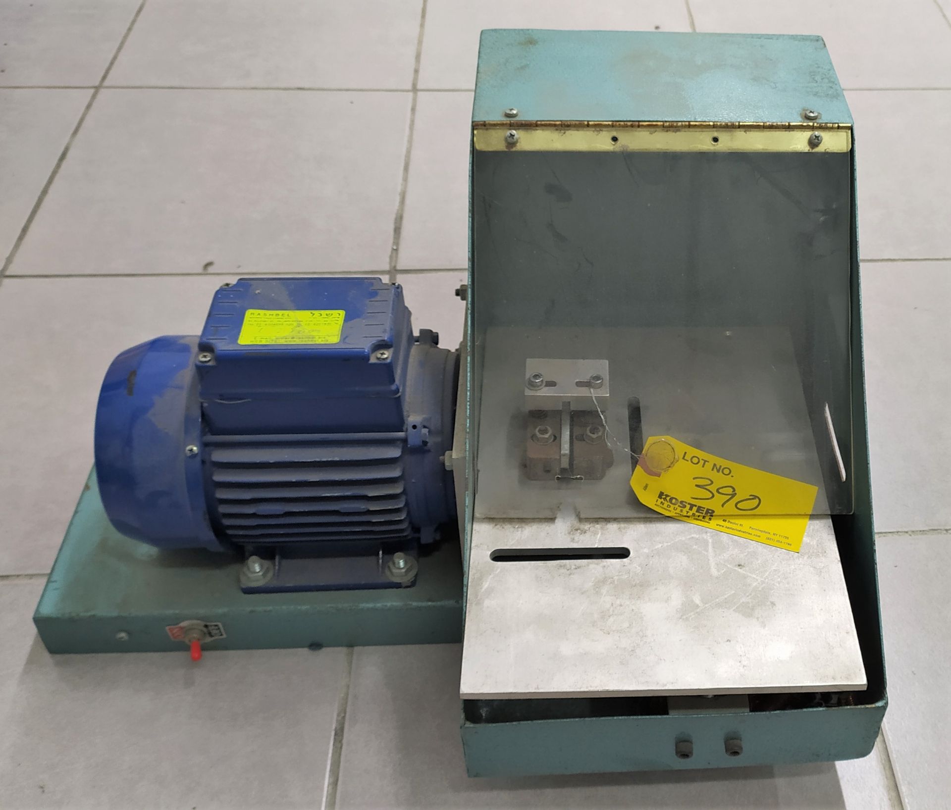 SMALL CIRCULAR SAW, 220V, 50HZ, 0.55A, 2300 RPM [A#398] [LOCATED IN HOLON]