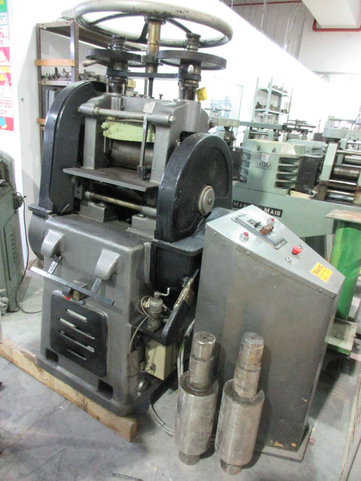 F. LLIGIACETTI MDL. LAMI 380 DOUBLE ROLLING MILL; TWIN SCREW; HAND-OPERATED; 380V; 50HZ; 3 PH, 29 CM