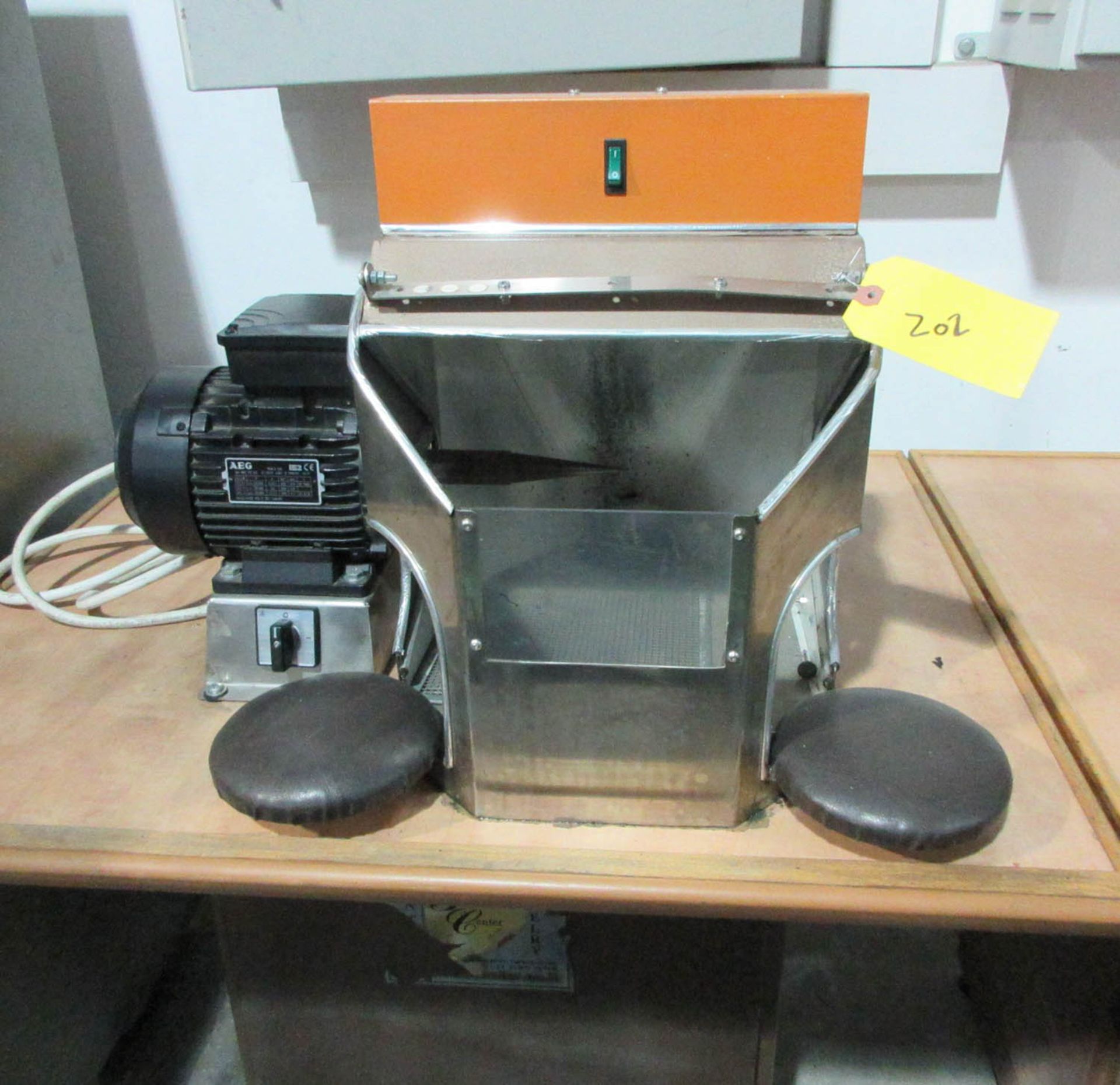 SCHLEIF FINE CENTER SINGLE END GRINDER; 50 HZ MOTOR [A#202][LOCATED IN Kiryat Malachi]