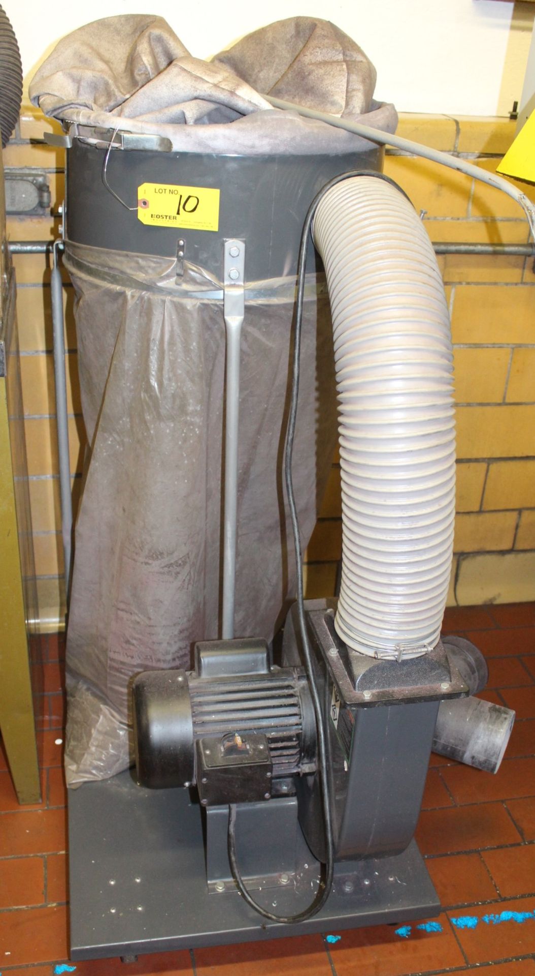 CENTRAL MACHINERY 2-HP PORTABLE DUST COLLECTOR