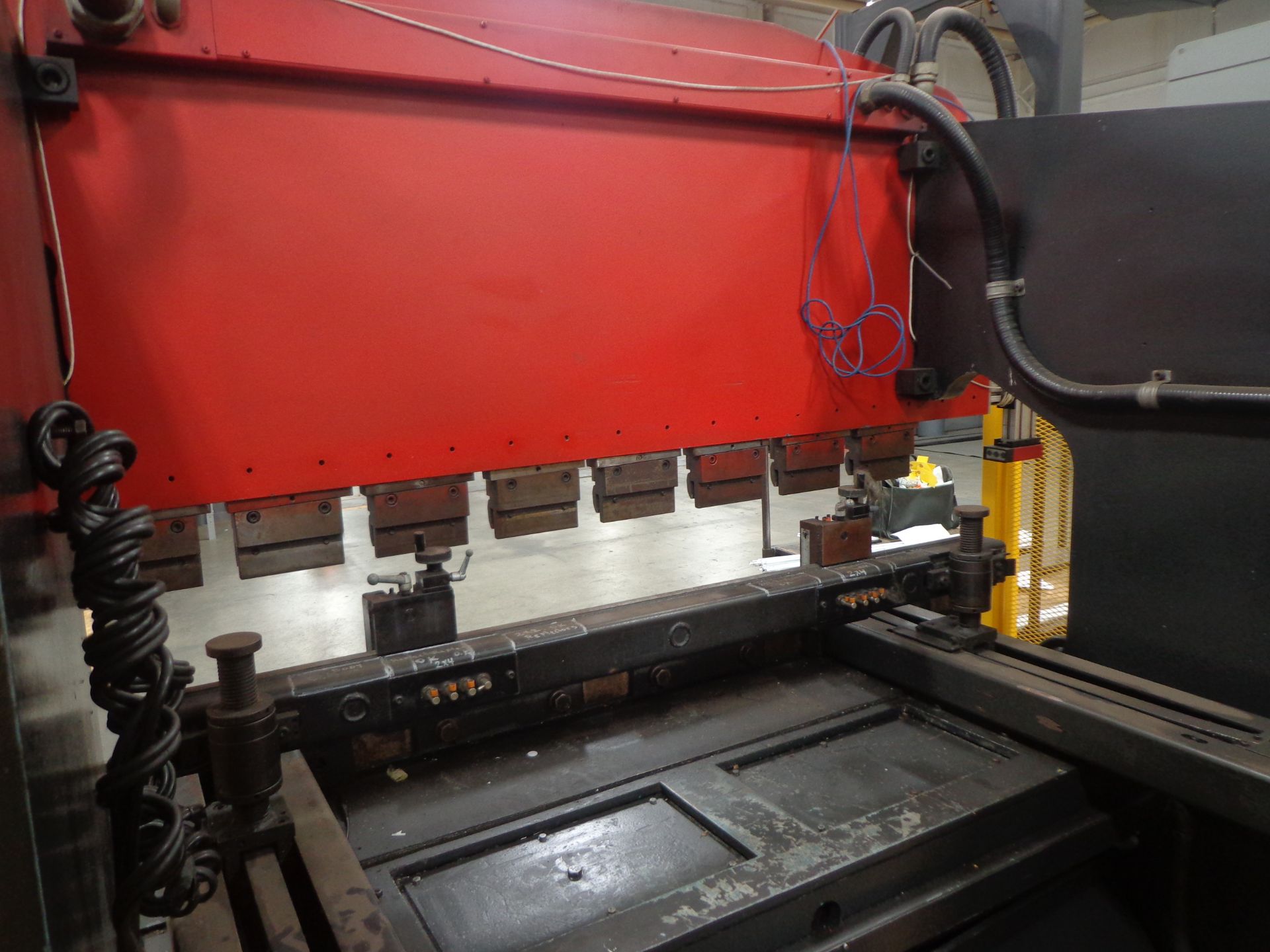 AMADA MODEL RG80S 78" PRESS BRAKE, AMADA NC9-EX CONTROL, 80-TON CAPACITY, LASER PRESS BRAKE GUARD, - Image 5 of 8